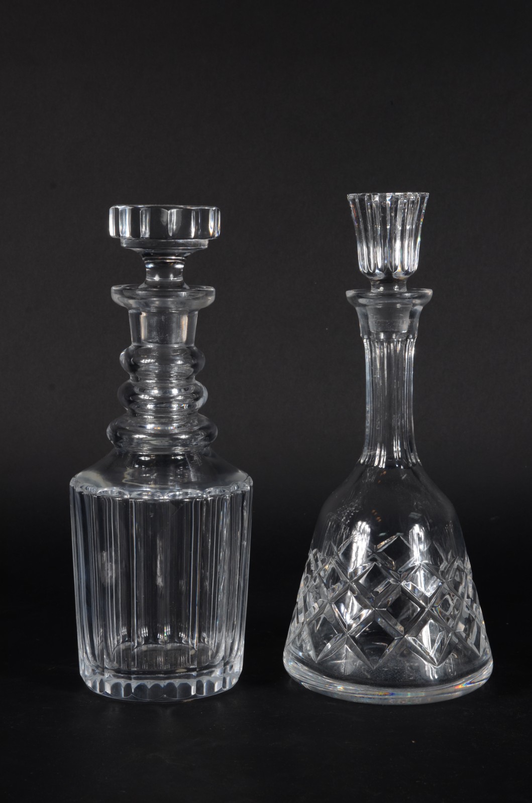 Duas garrafas de cristal europeu lapidado. - foto 1 de 5