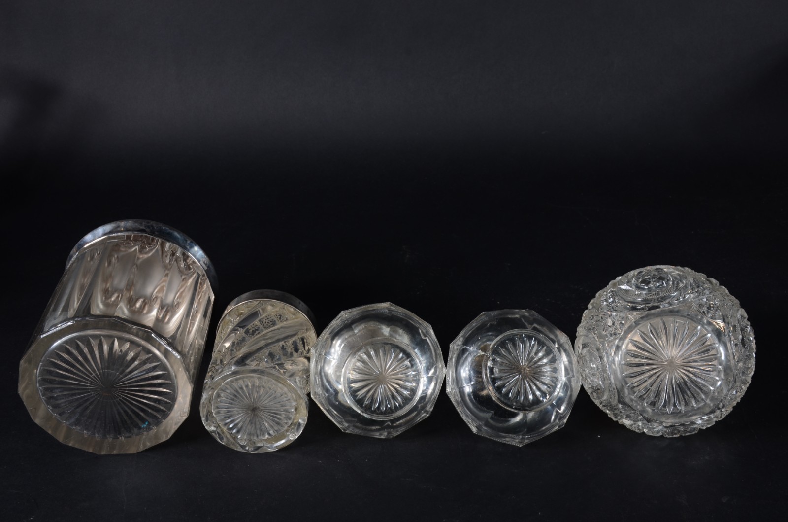 Cinco caixas de vidro/cristal com tampas de prata e metal. Apenas uma... - foto 4 de 5