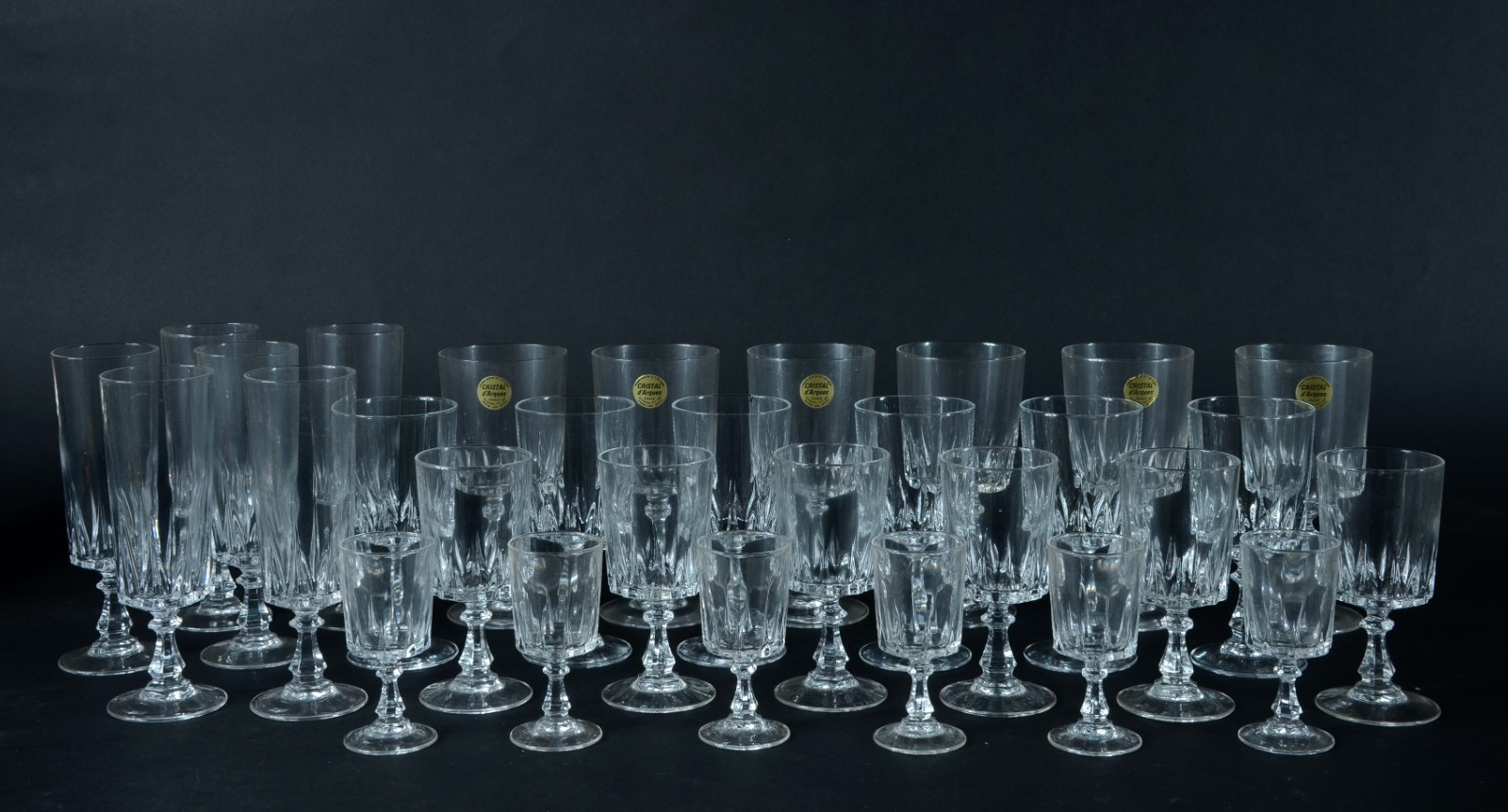 Conjunto de taças de cristal frances D'arques, sendo 6 flutes para... - foto 1 de 4