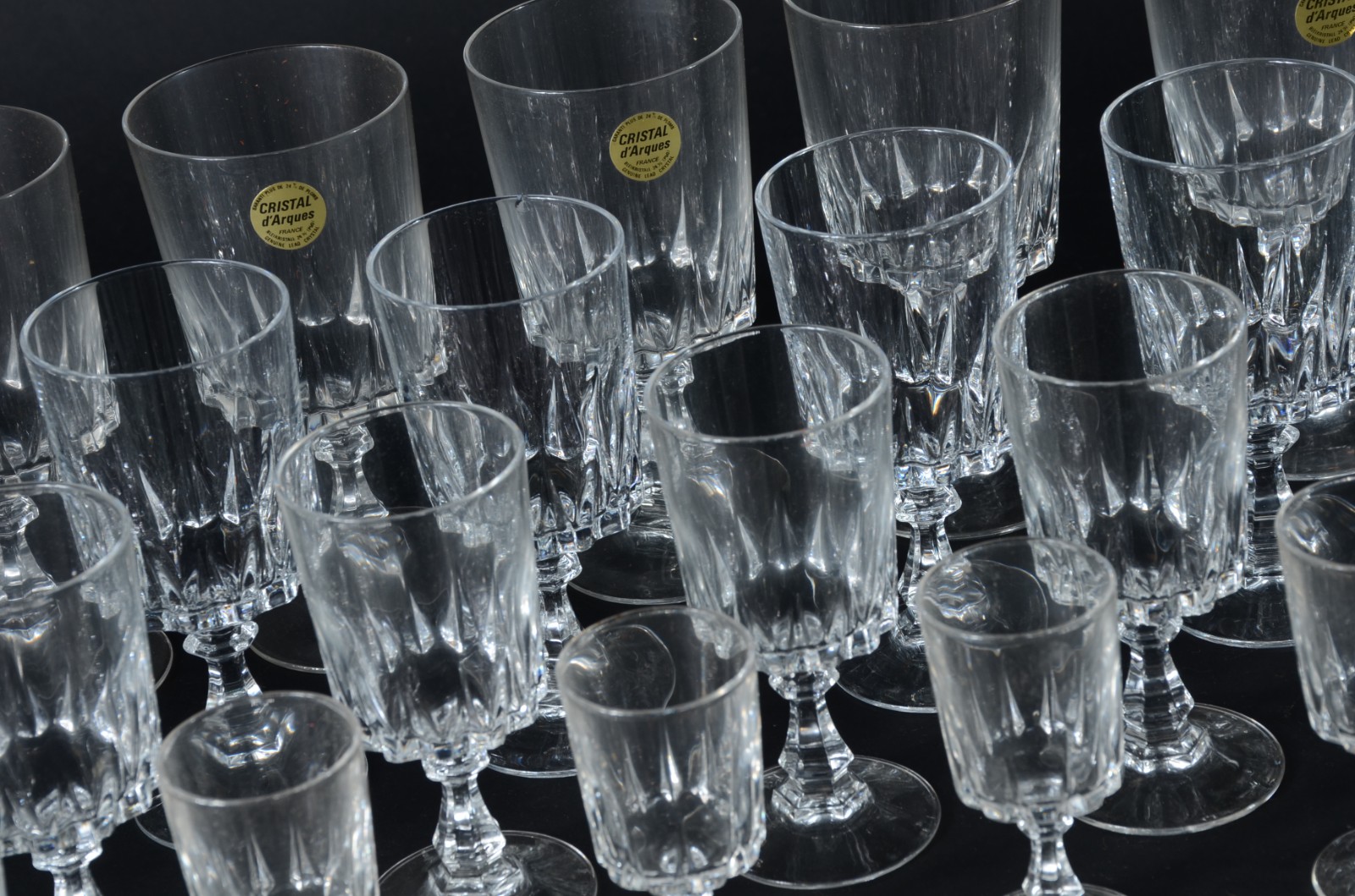 Conjunto de taças de cristal frances D'arques, sendo 6 flutes para... - foto 2 de 4