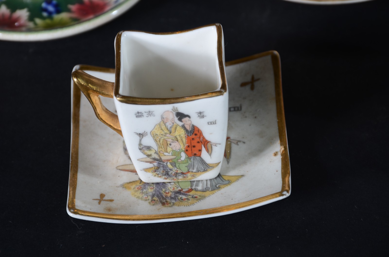 Coleção com 11 xícaras com pires de porcelana de diversas... - foto 6 de 10