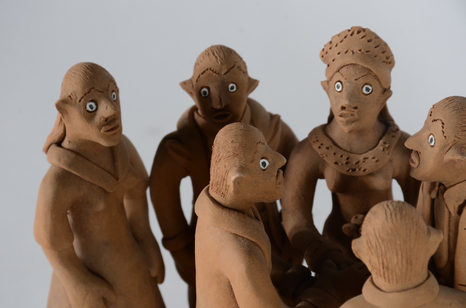 Arte Popular - Grupo escultórico de barro cozido representando... - foto 4 de 7