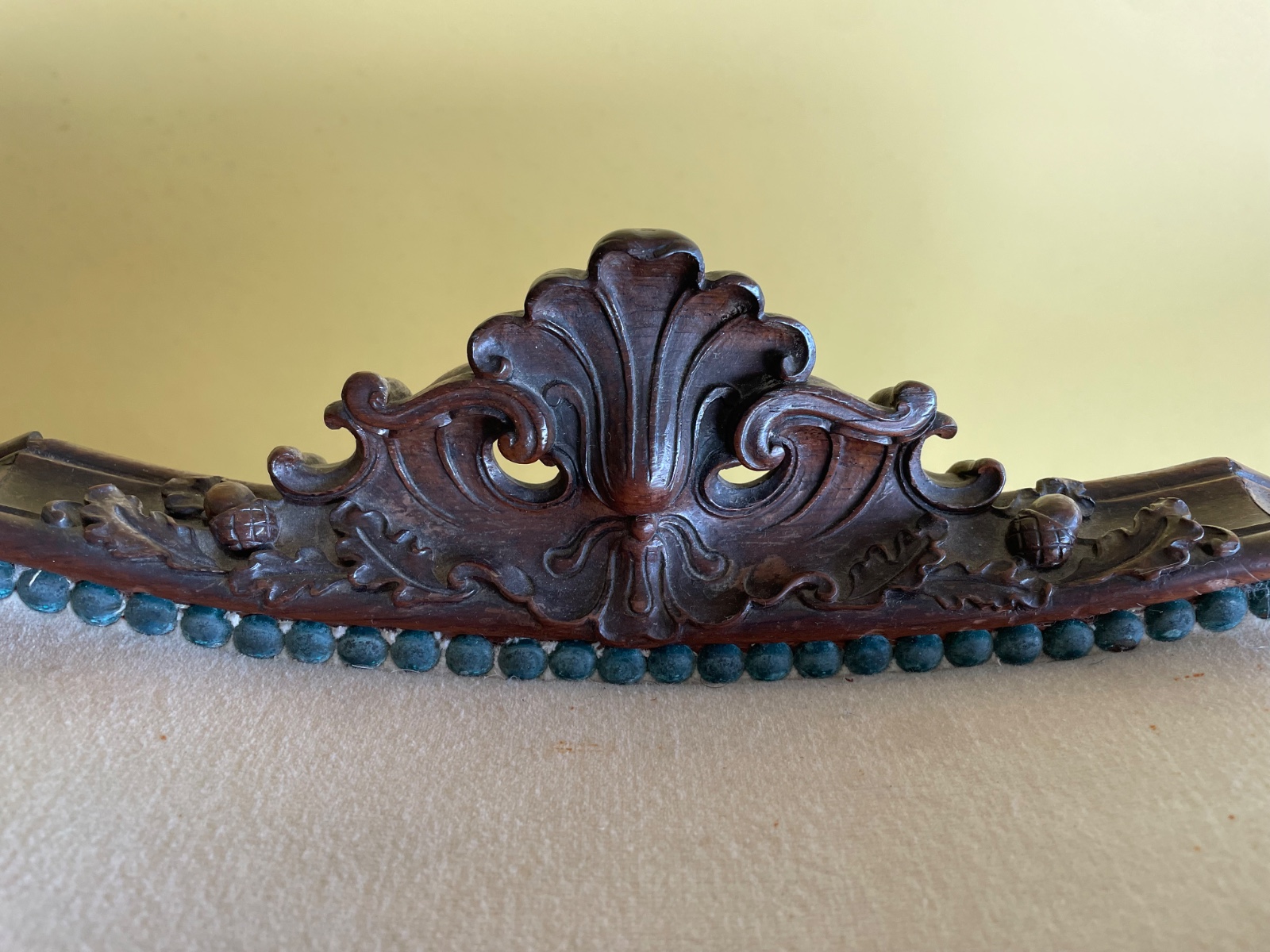 Elegante conjunto de sofá para 3 lugares e par de poltronas estofadas... - foto 3 de 10
