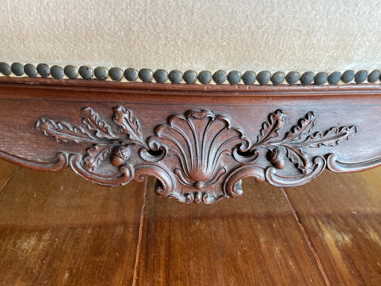 Elegante conjunto de sofá para 3 lugares e par de poltronas estofadas... - foto 4 de 10