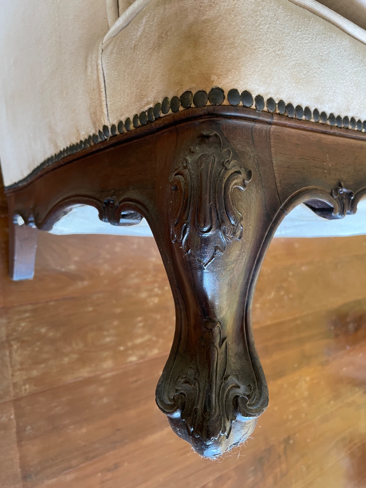 Elegante conjunto de sofá para 3 lugares e par de poltronas estofadas... - foto 5 de 10