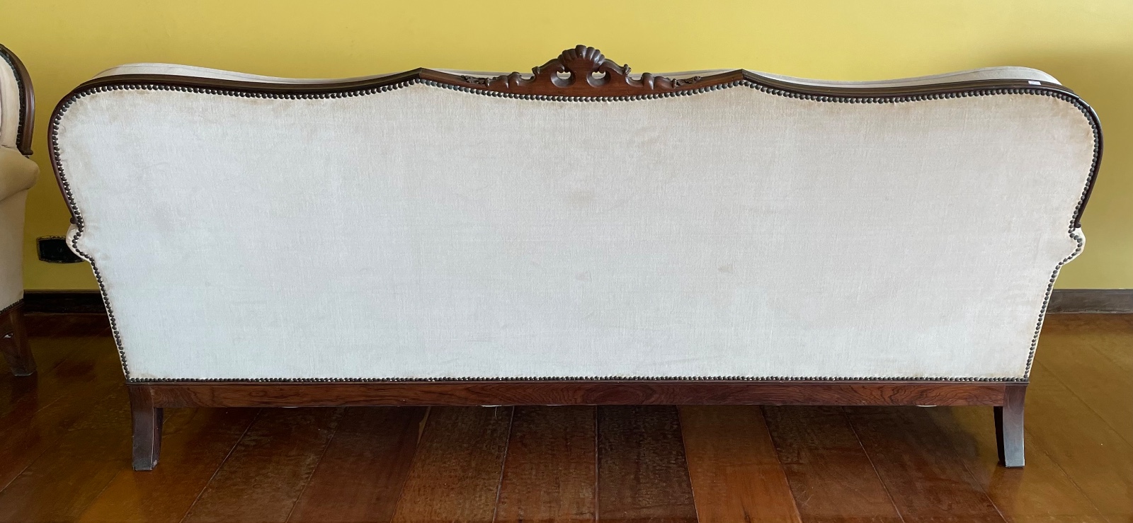 Elegante conjunto de sofá para 3 lugares e par de poltronas estofadas... - foto 8 de 10