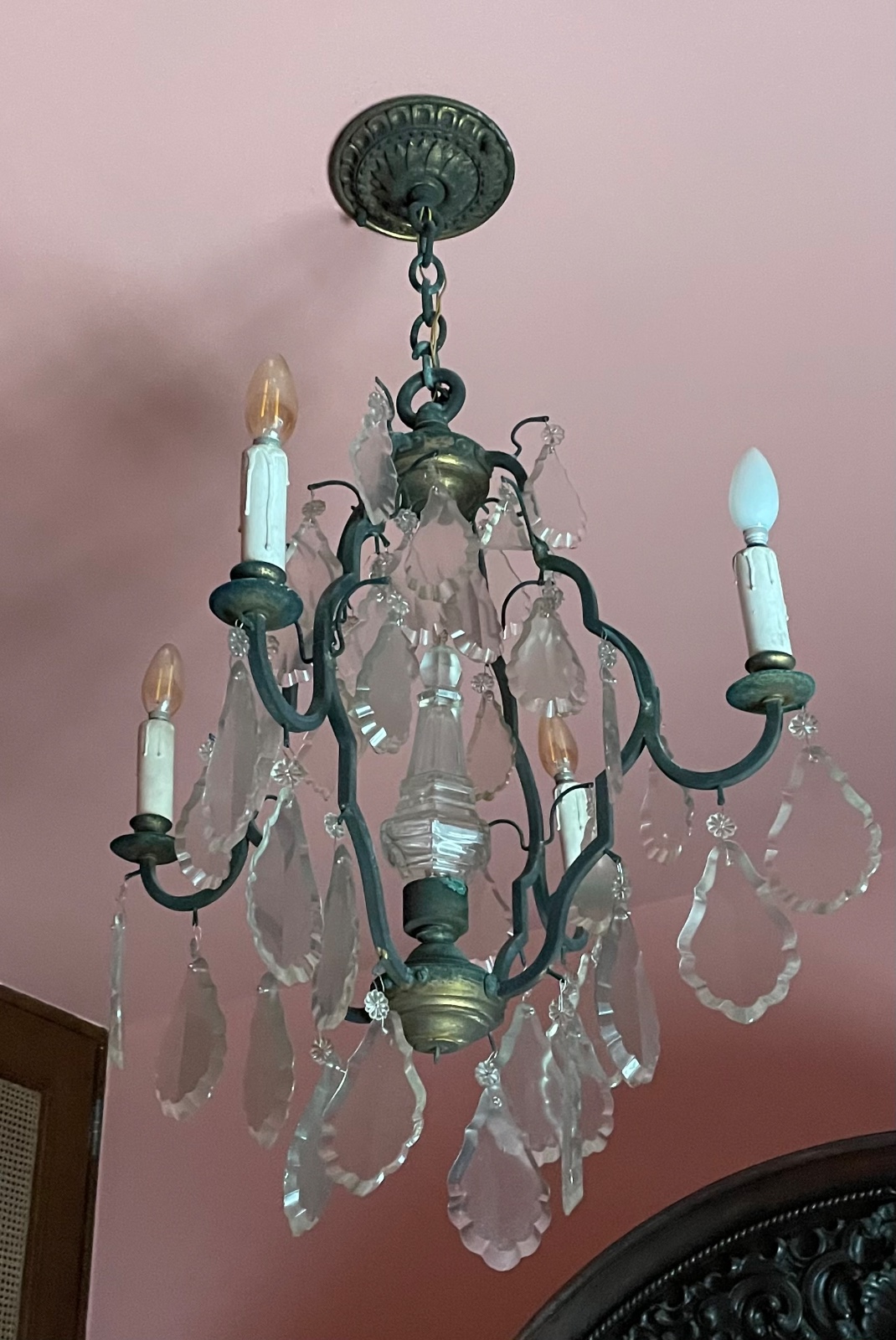 Lustre de metal para 4 luzes com placas de cristal lapidado... - foto 1 de 6