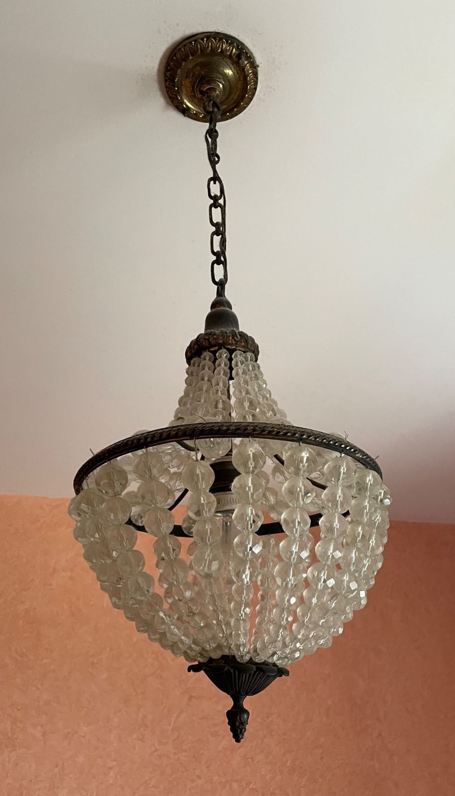 Pequeno lustre feitio "pera" com contas de cristal. Oxidado. - foto 4 de 5