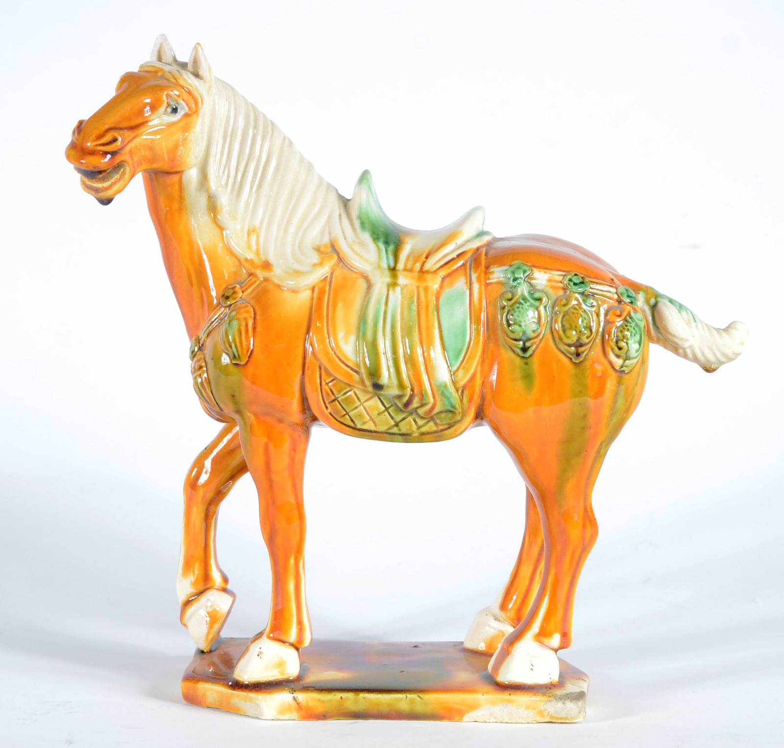 Estatueta de porcelana policromada representando cavalo. - foto 1 de 5