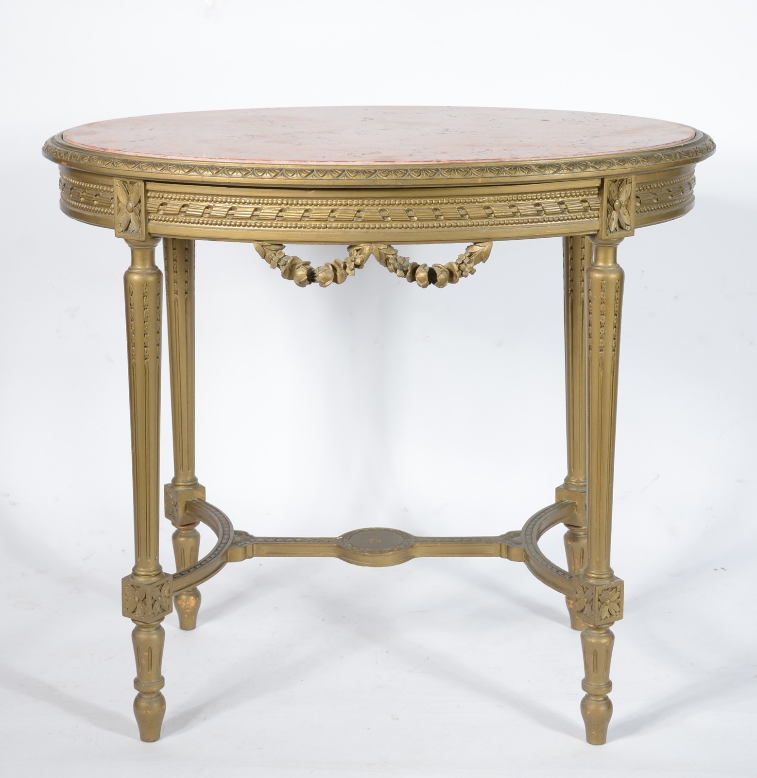 Mesa de madeira nobre com pátina dourada, feitio oval, estilo... - foto 2 de 5