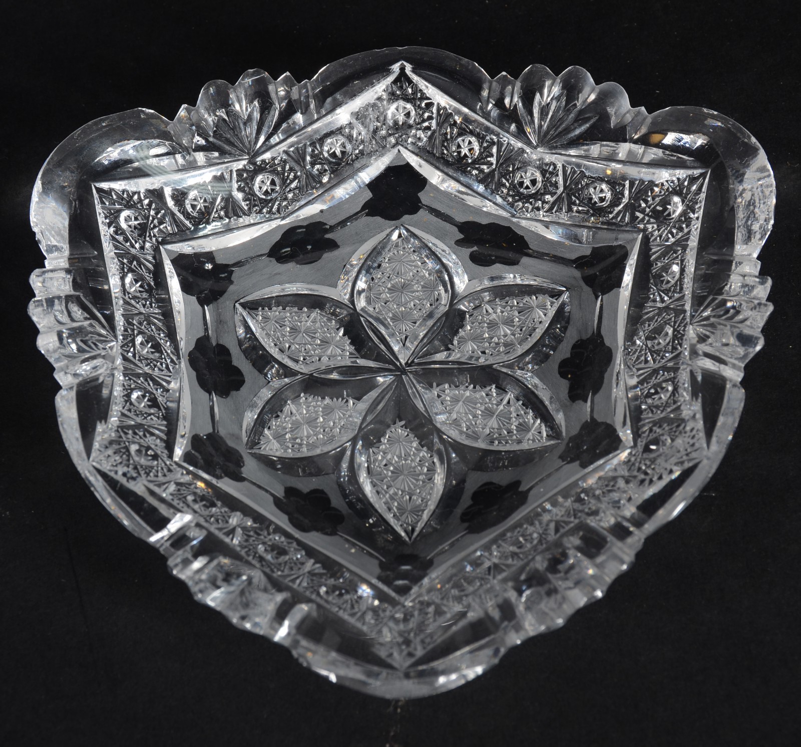 Serviço de cristal tcheco lapidado, composto de: prato grande para... - foto 2 de 4