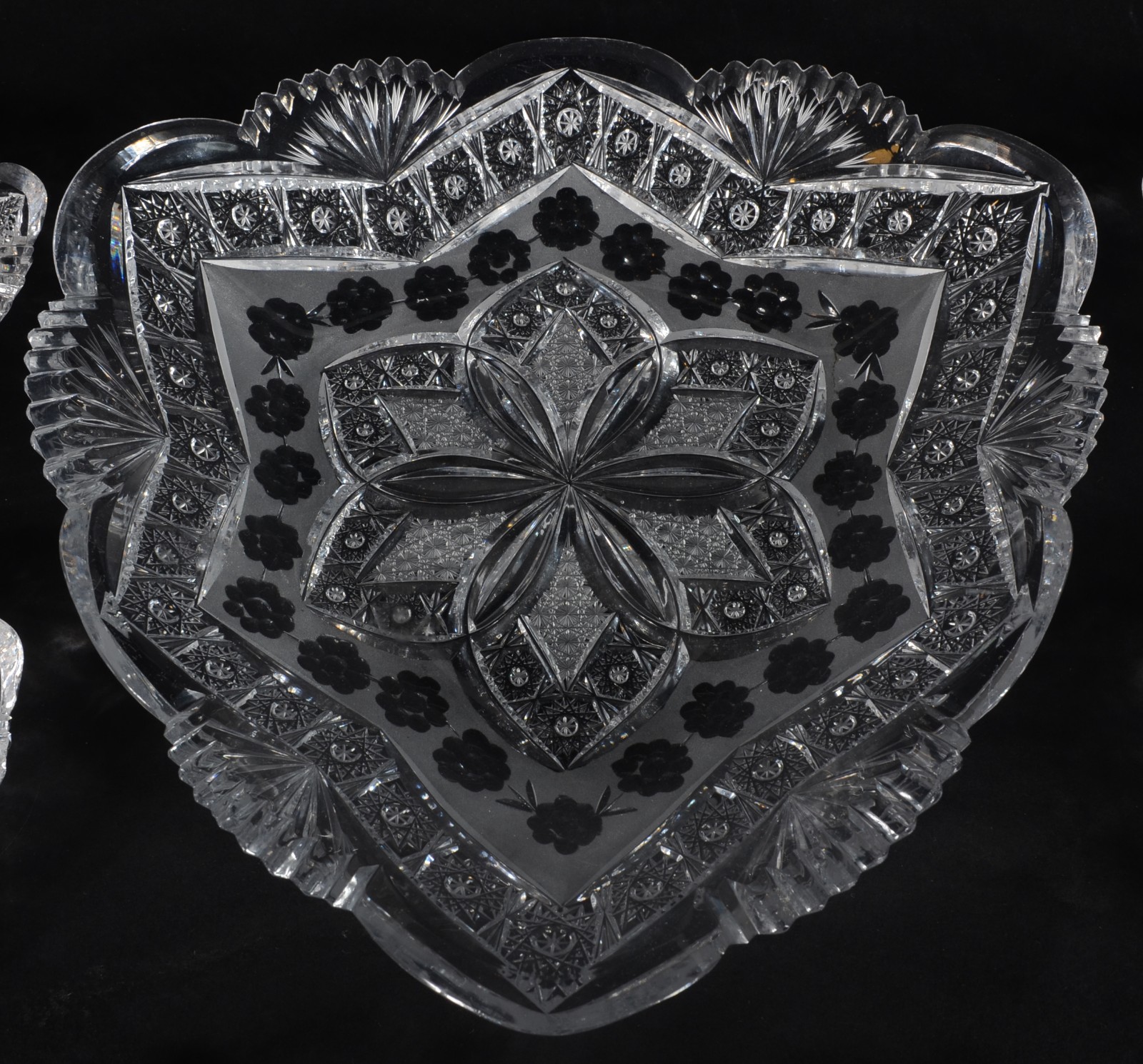 Serviço de cristal tcheco lapidado, composto de: prato grande para... - foto 3 de 4