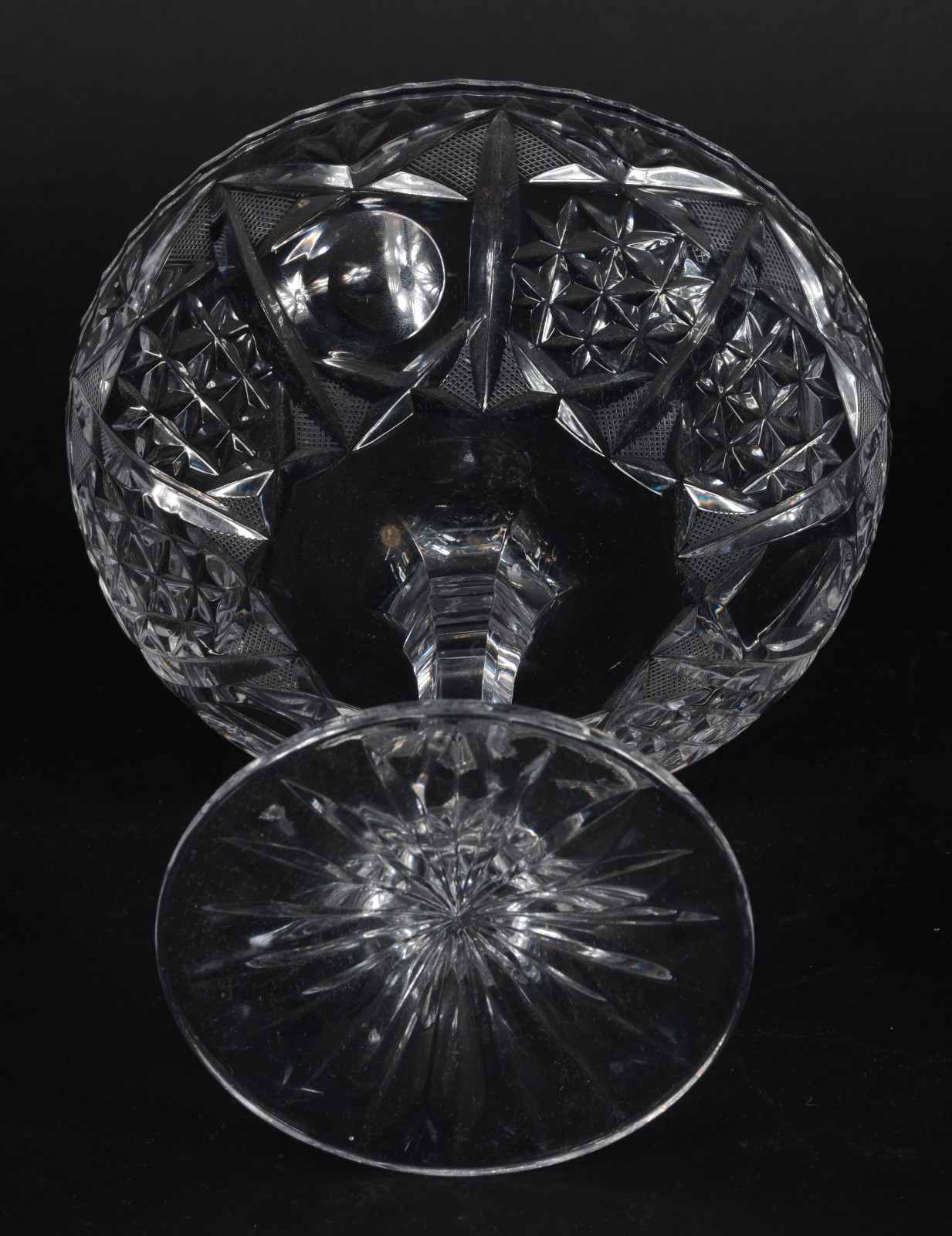 Compoteira de cristal tcheco lapidado, feitio redondo. - foto 4 de 4