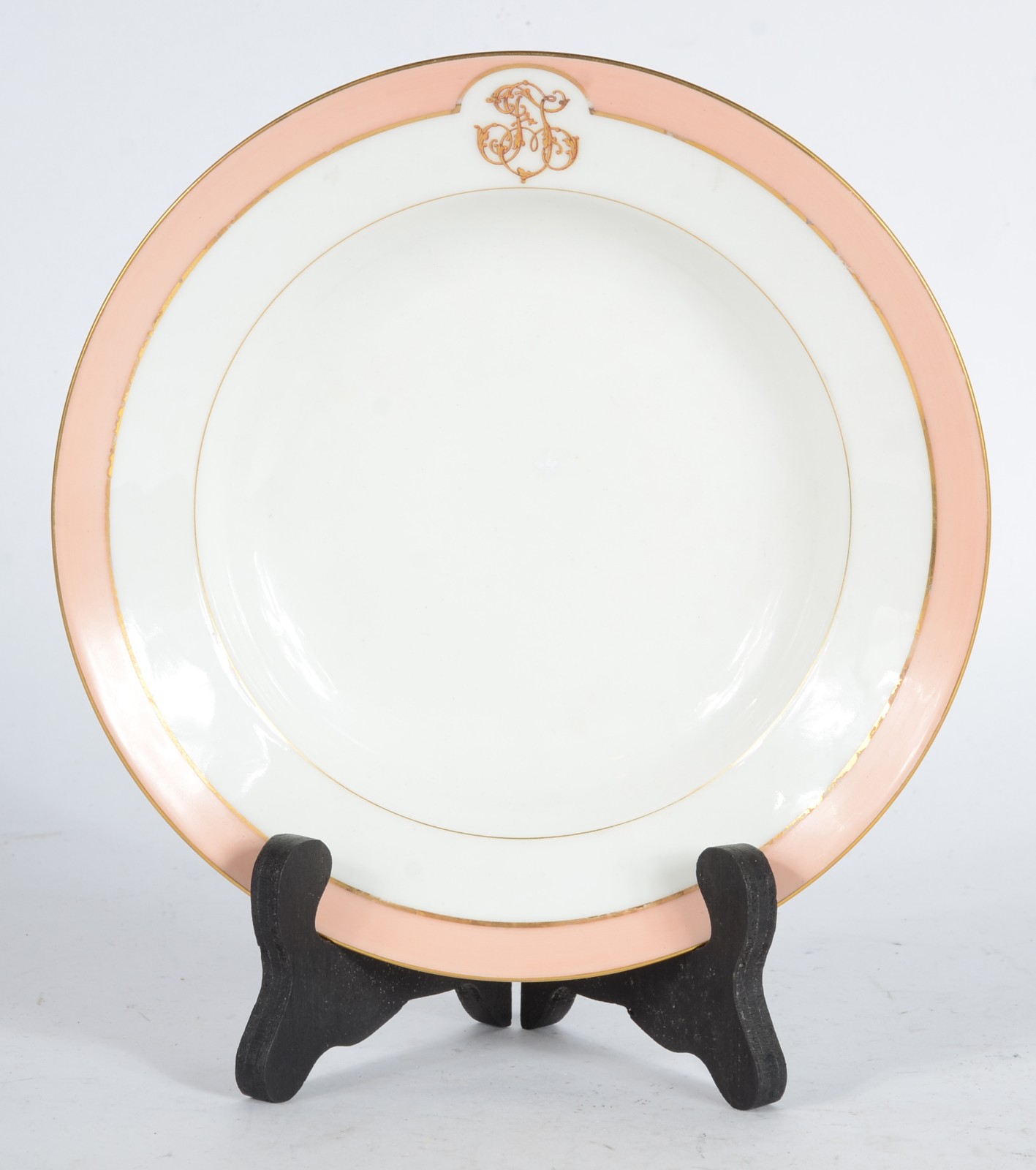 Barão de Araújo Ferraz - Prato fundo de porcelana francesa, friso na... - foto 1 de 4
