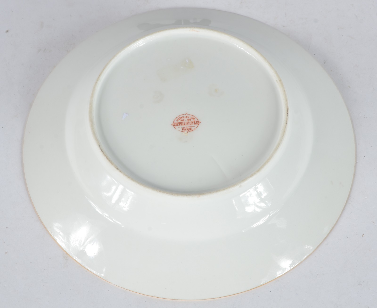 Barão de Araújo Ferraz - Prato fundo de porcelana francesa, friso na... - foto 3 de 4