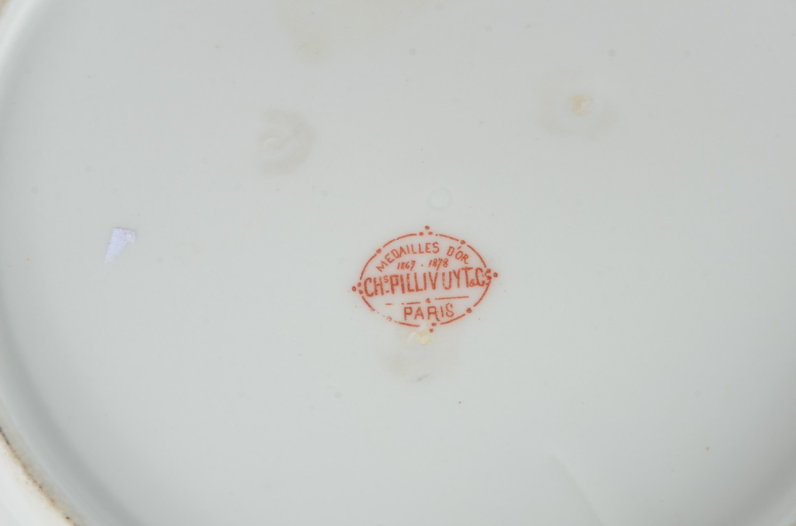 Barão de Araújo Ferraz - Prato fundo de porcelana francesa, friso na... - foto 4 de 4