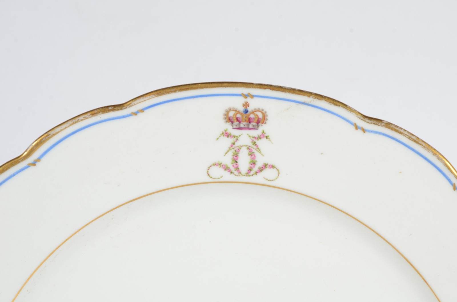 Prato raso de porcelana francesa na cor branca, manufatura "Boyer... - foto 2 de 4