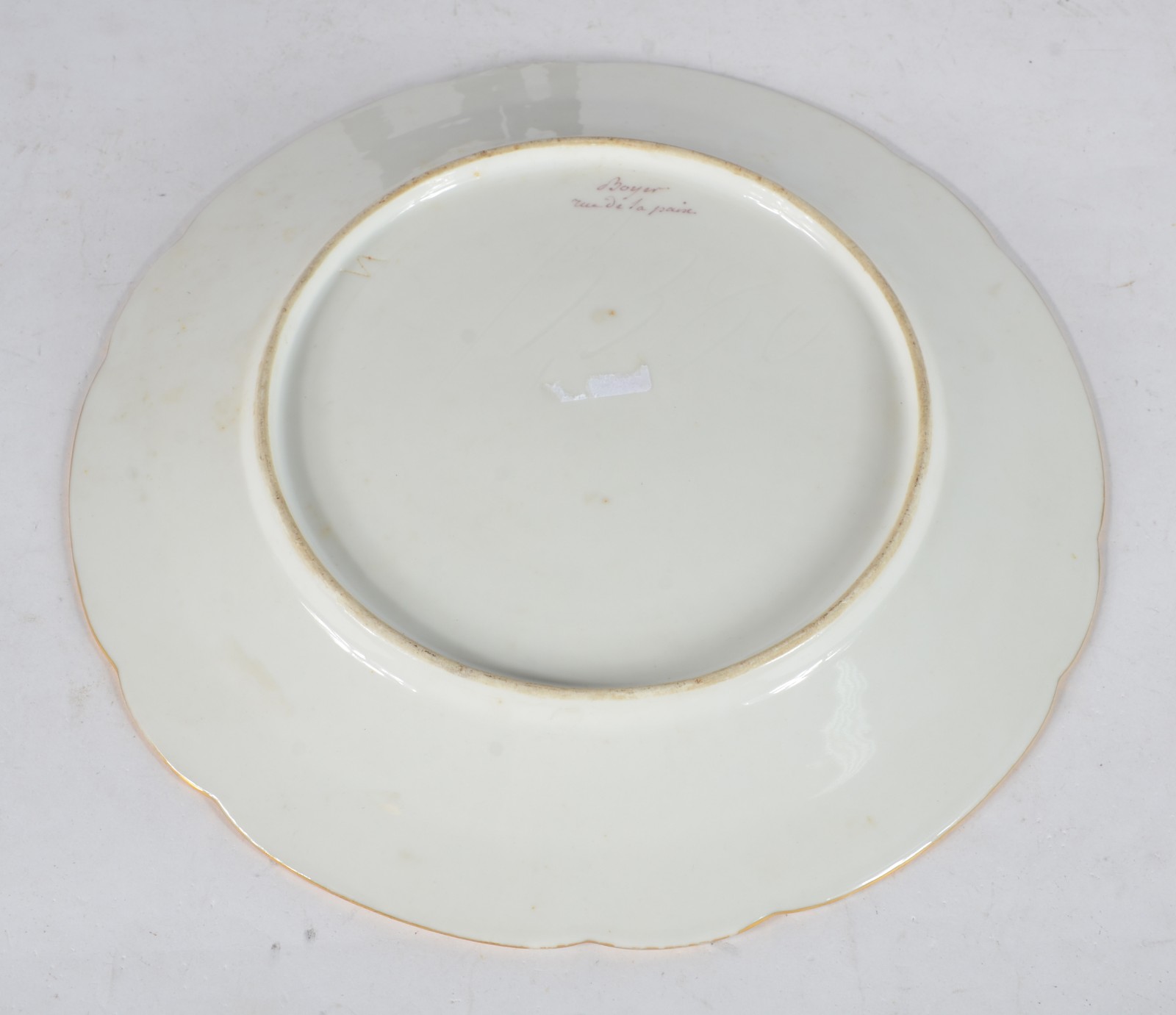 Prato raso de porcelana francesa na cor branca, manufatura "Boyer... - foto 3 de 4