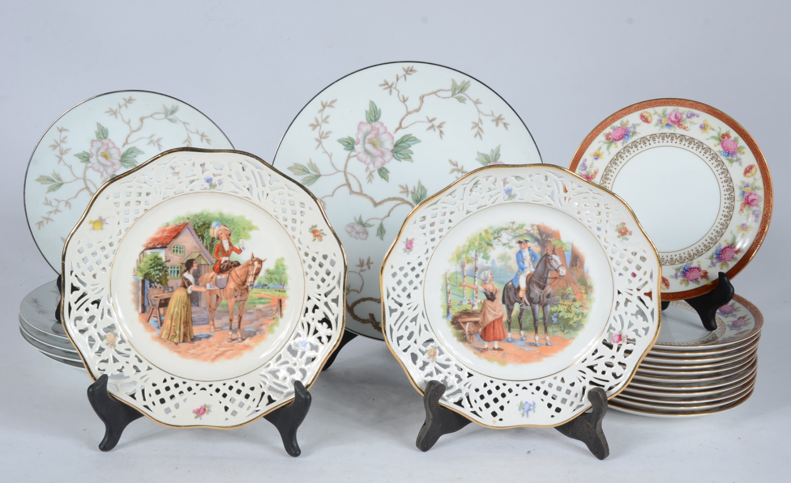 Conjunto com 1 prato grande e 5 pratos para bolo de porcelana... - foto 1 de 9