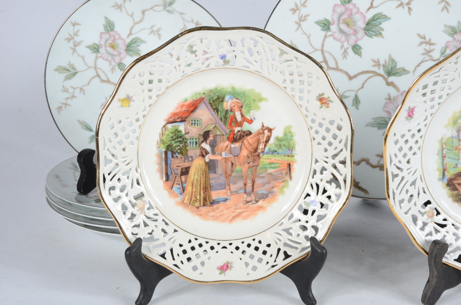 Conjunto com 1 prato grande e 5 pratos para bolo de porcelana... - foto 2 de 9
