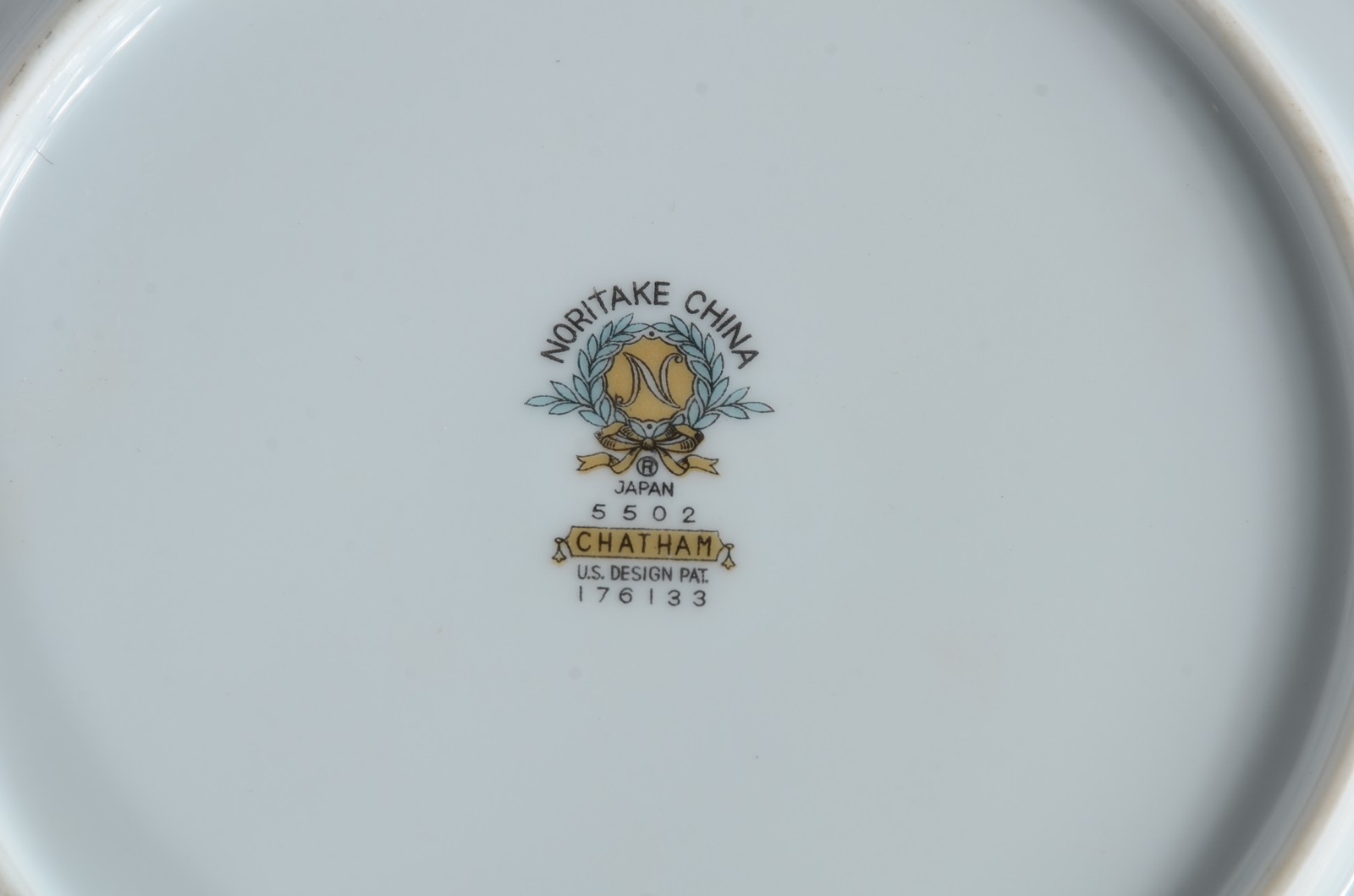 Conjunto com 1 prato grande e 5 pratos para bolo de porcelana... - foto 7 de 9