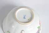 Meissen (1708),  - Aparelho de chá e jantar de porcelana alemã de Meissen, ricamente decorada com pinturas florais em policromia de diferentes desenhos em cada peça,  co