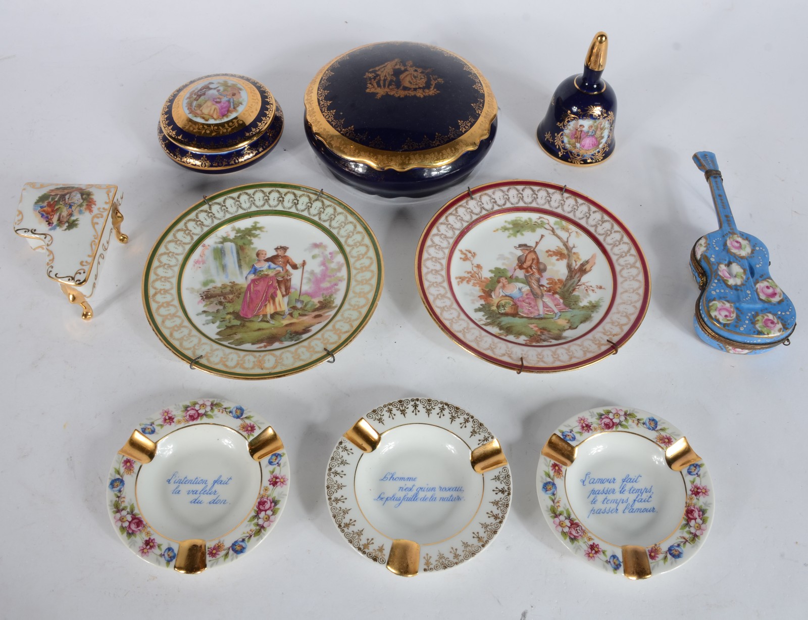 Lote com 10 pequenas peças de porcelana francesa. - foto 1 de 11