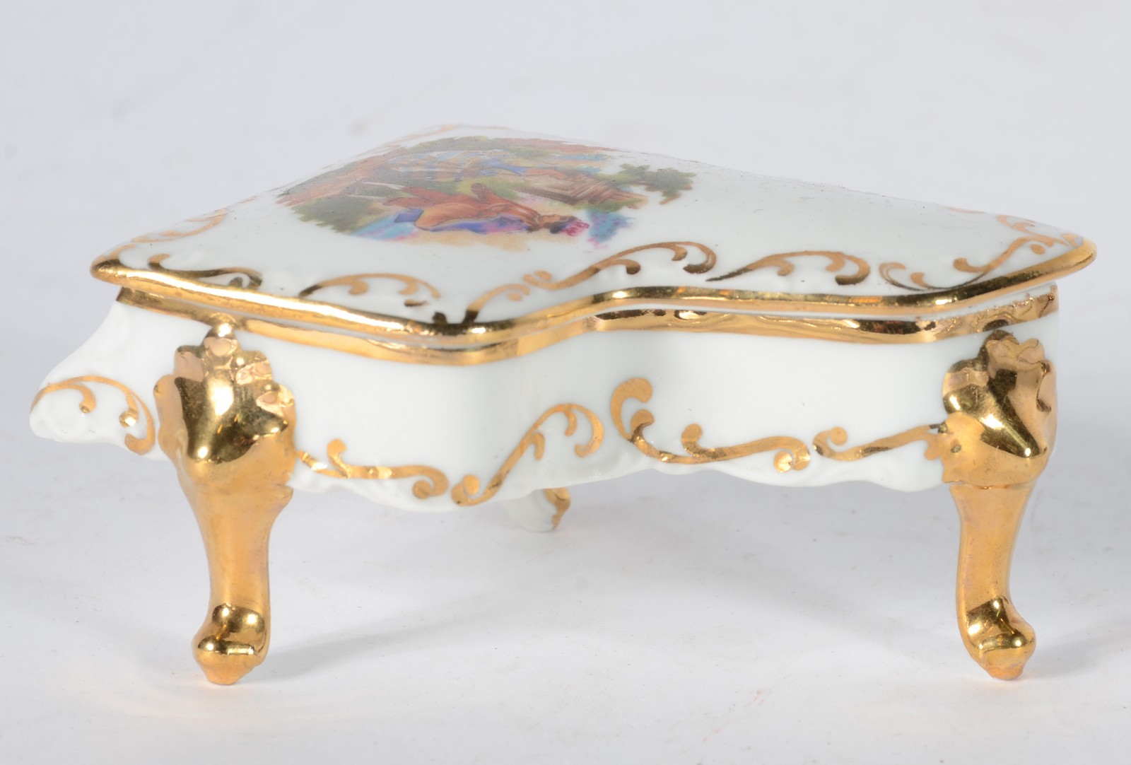 Lote com 10 pequenas peças de porcelana francesa. - foto 4 de 11