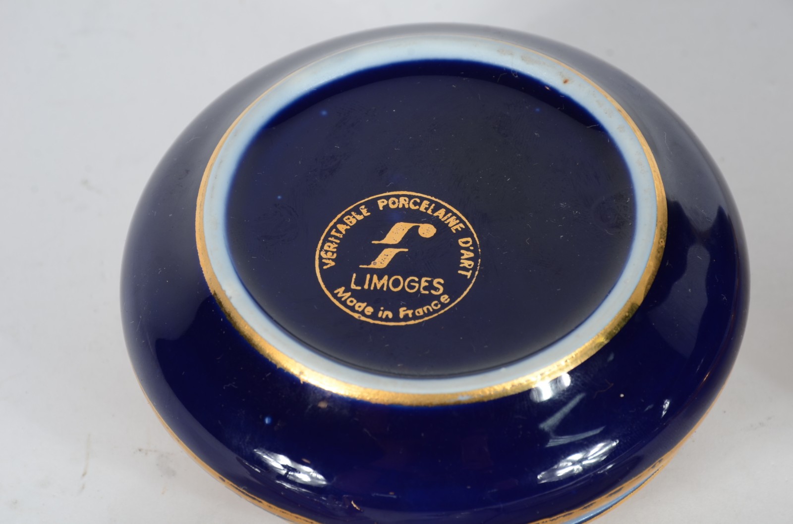 Lote com 10 pequenas peças de porcelana francesa. - foto 10 de 11