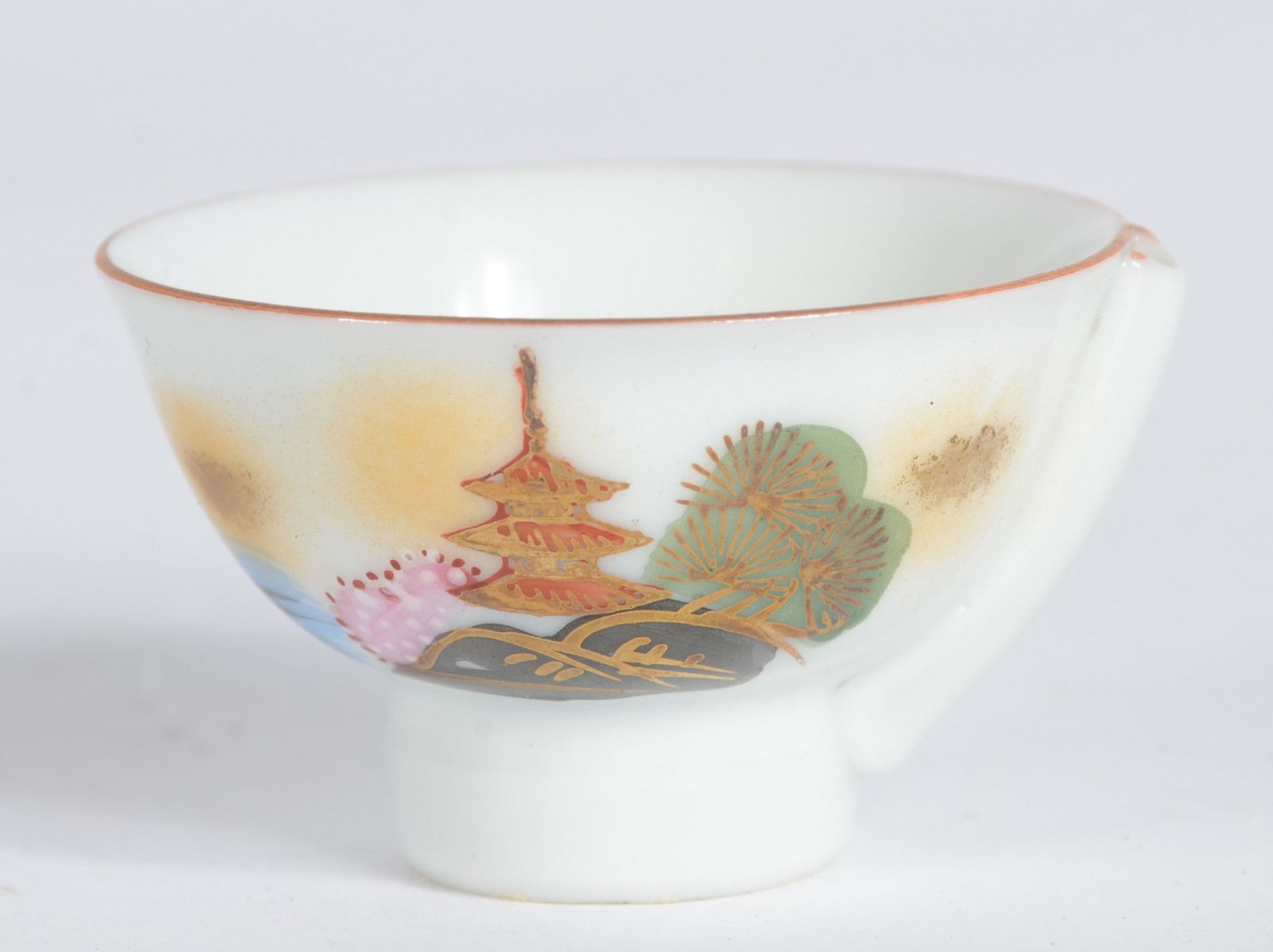 Diversas peças de porcelana oriental, sendo: vaso, potiche, 2... - foto 3 de 9