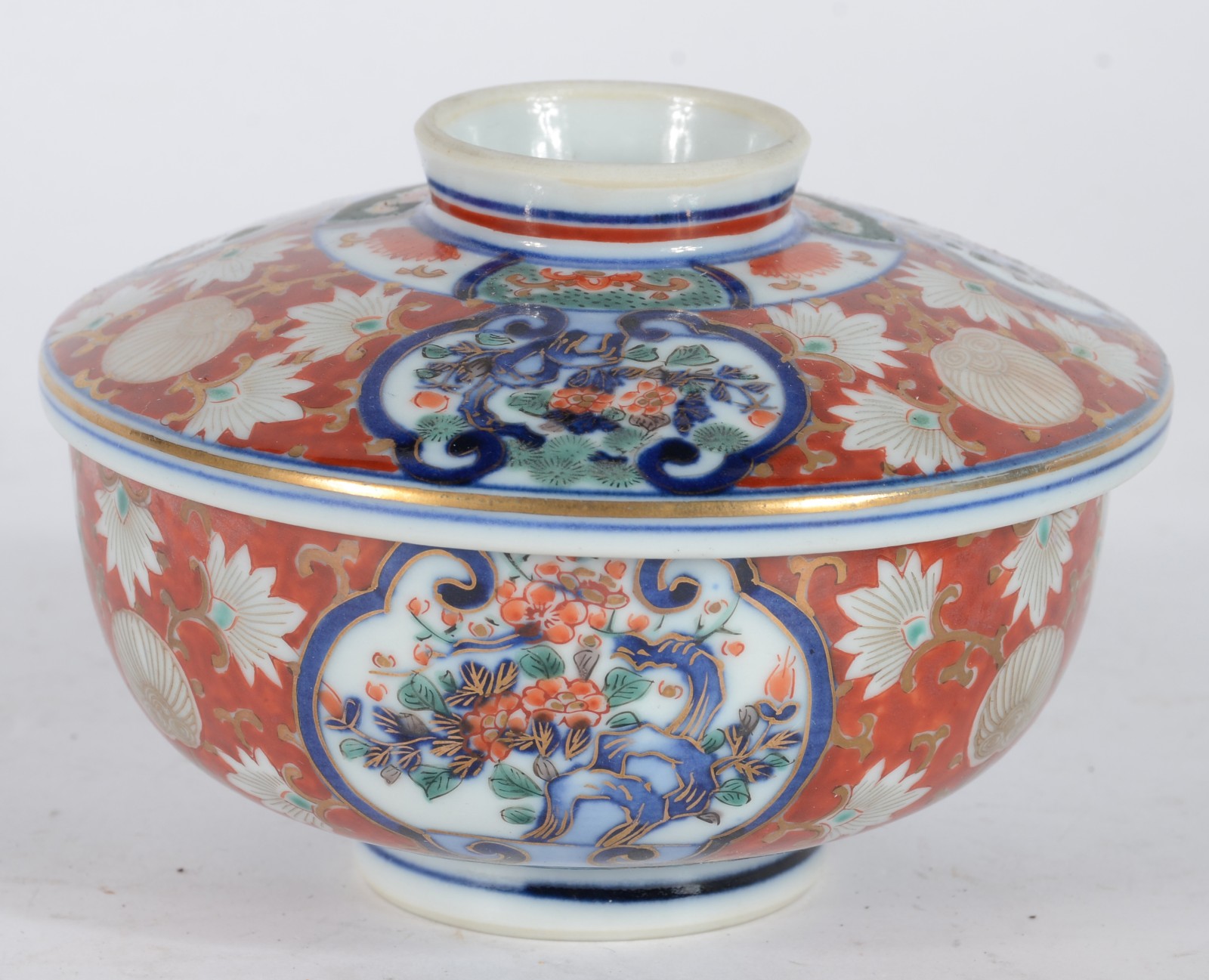Diversas peças de porcelana oriental, sendo: vaso, potiche, 2... - foto 5 de 9
