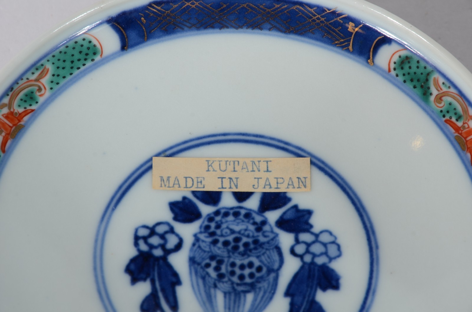 Diversas peças de porcelana oriental, sendo: vaso, potiche, 2... - foto 7 de 9