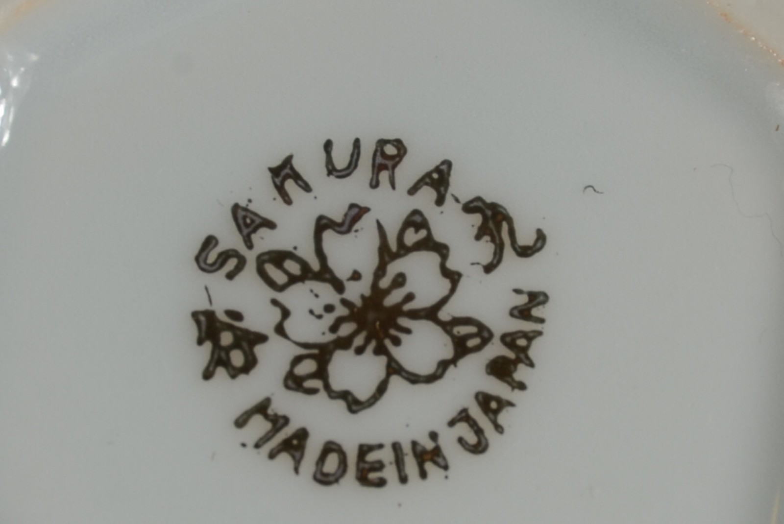 Diversas peças de porcelana oriental, sendo: vaso, potiche, 2... - foto 8 de 9
