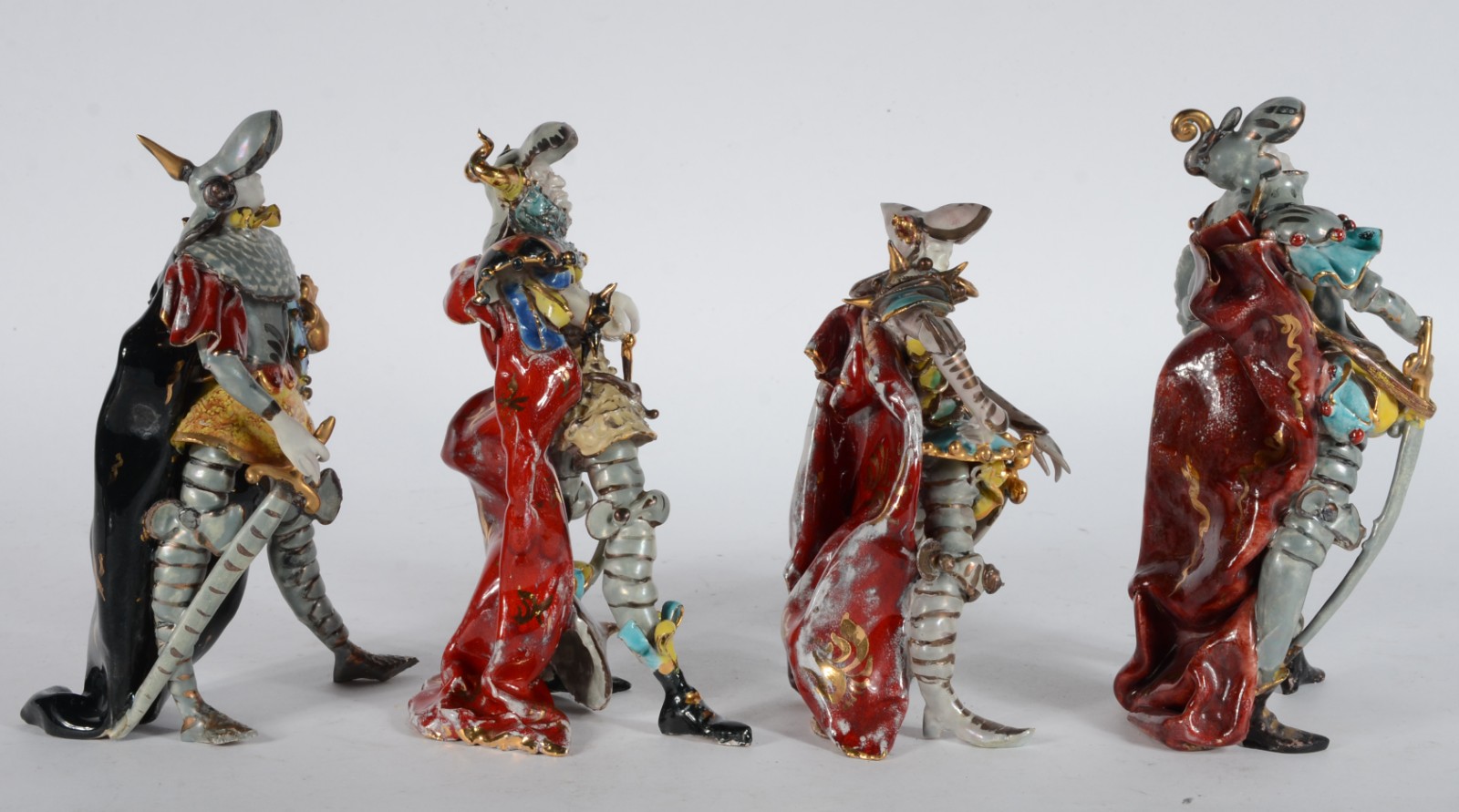 Conjunto com 4 figuras de cerâmica italiana policromada. Pequenos... - foto 3 de 9
