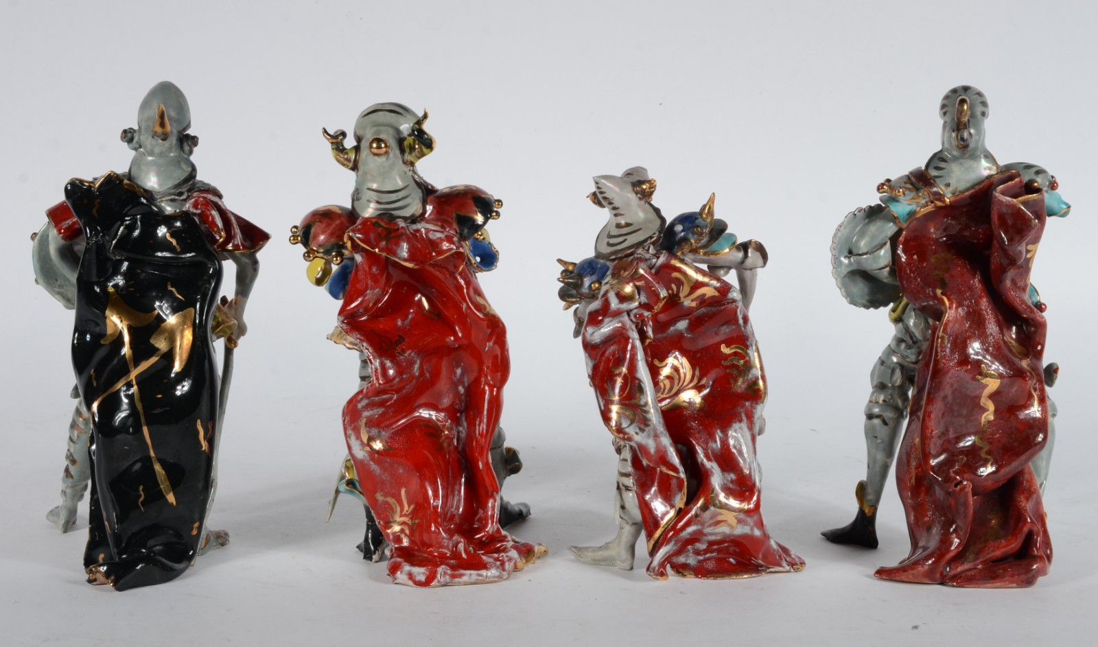 Conjunto com 4 figuras de cerâmica italiana policromada. Pequenos... - foto 4 de 9