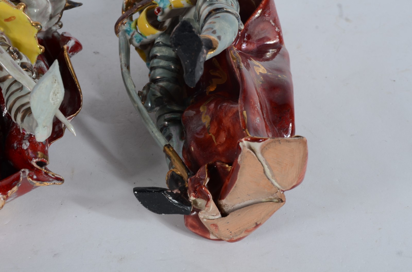 Conjunto com 4 figuras de cerâmica italiana policromada. Pequenos... - foto 8 de 9