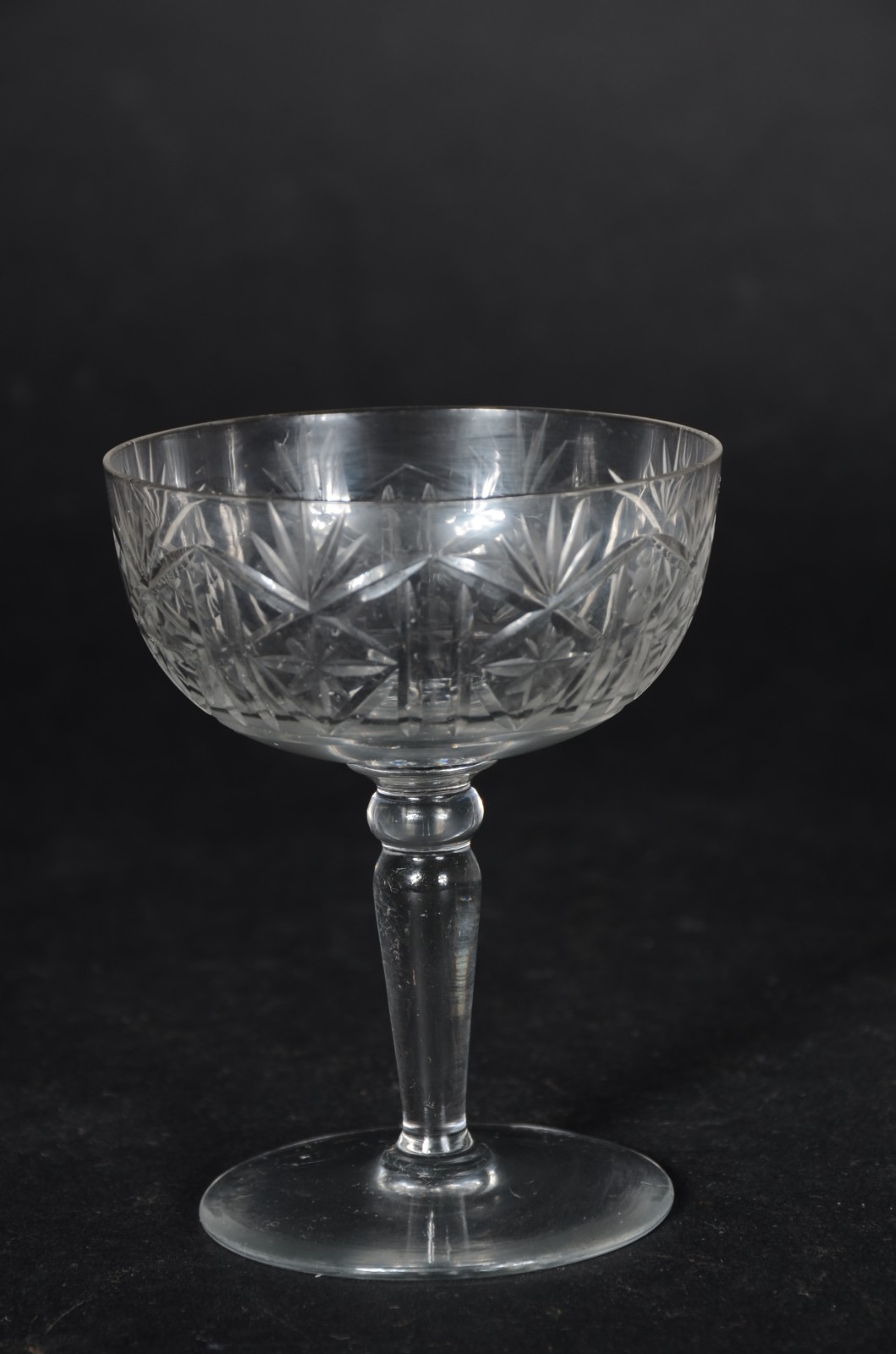 Conjunto com 6 taças para champagne de cristal lapidado. - foto 3 de 3