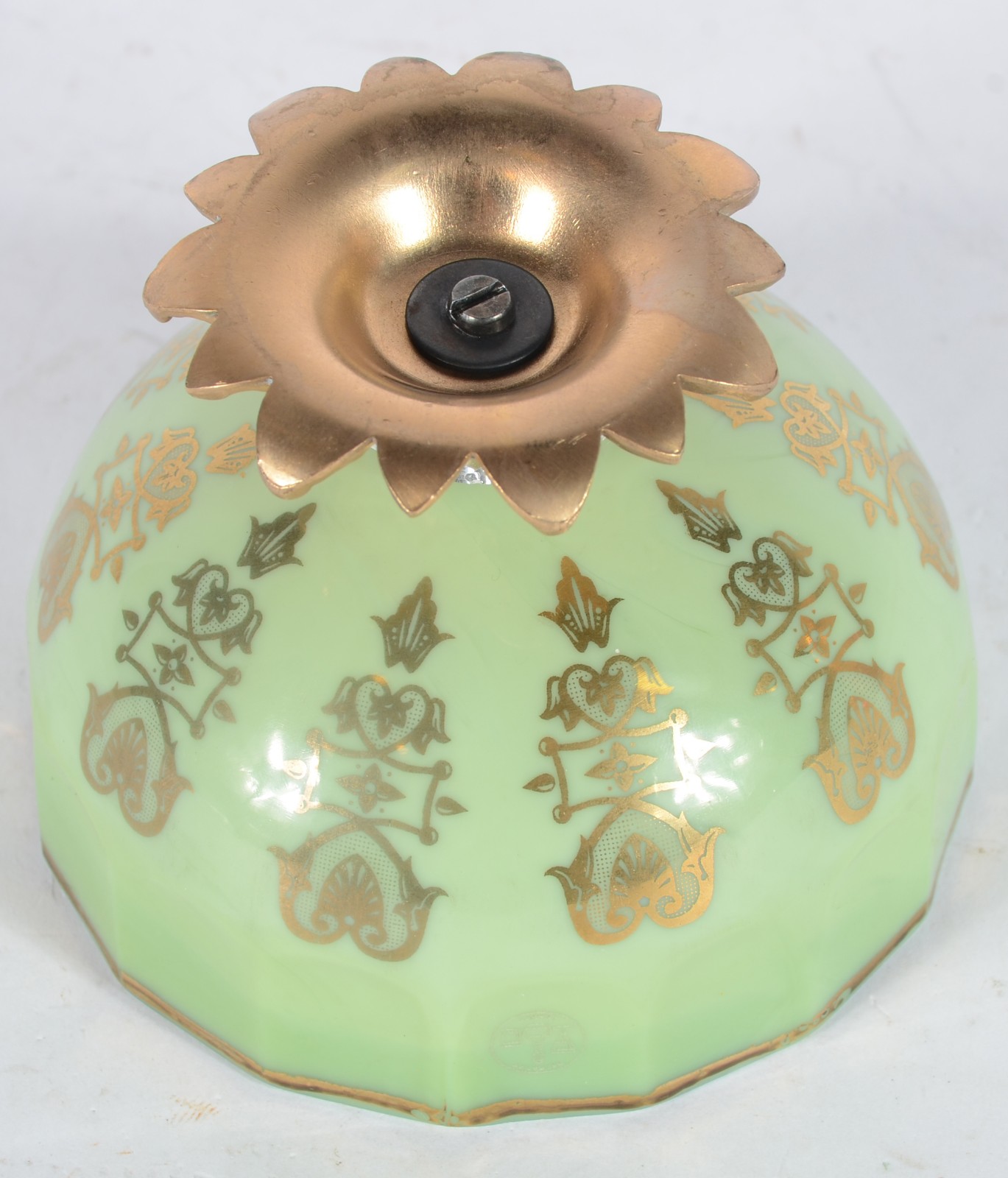 Bowl de opalina francesa na cor verde com guirlandas e friso dourado... - foto 3 de 4