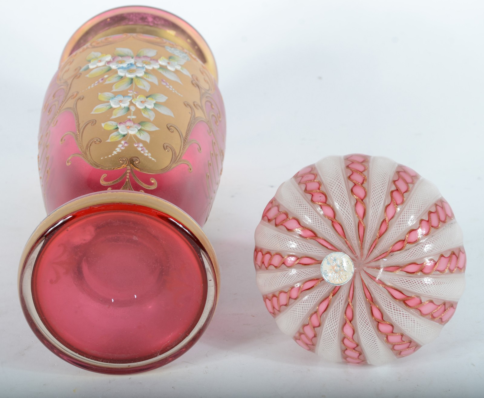 Duas peças, sendo: caixa de murano e vaso rosa com dourado. - foto 6 de 6
