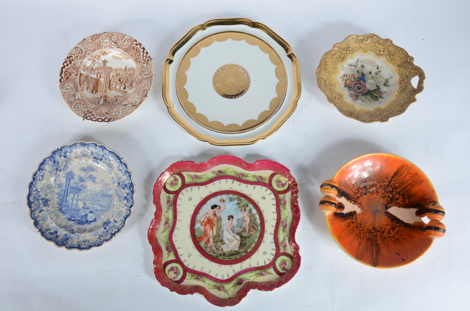 Conjunto com seis/ travessas de porcelana de diferentes procedências. - foto 1 de 7