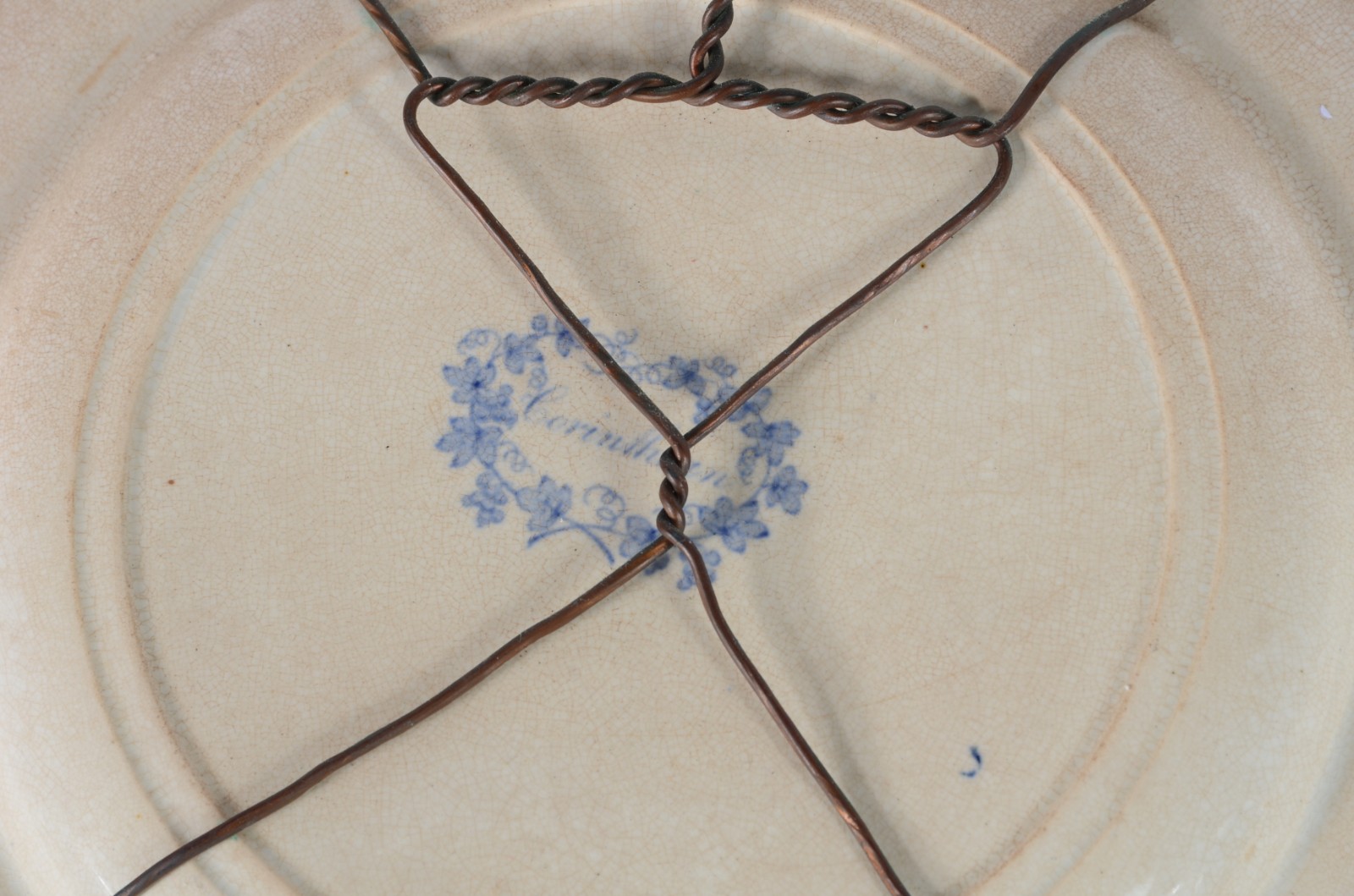 Conjunto com seis/ travessas de porcelana de diferentes procedências. - foto 7 de 7