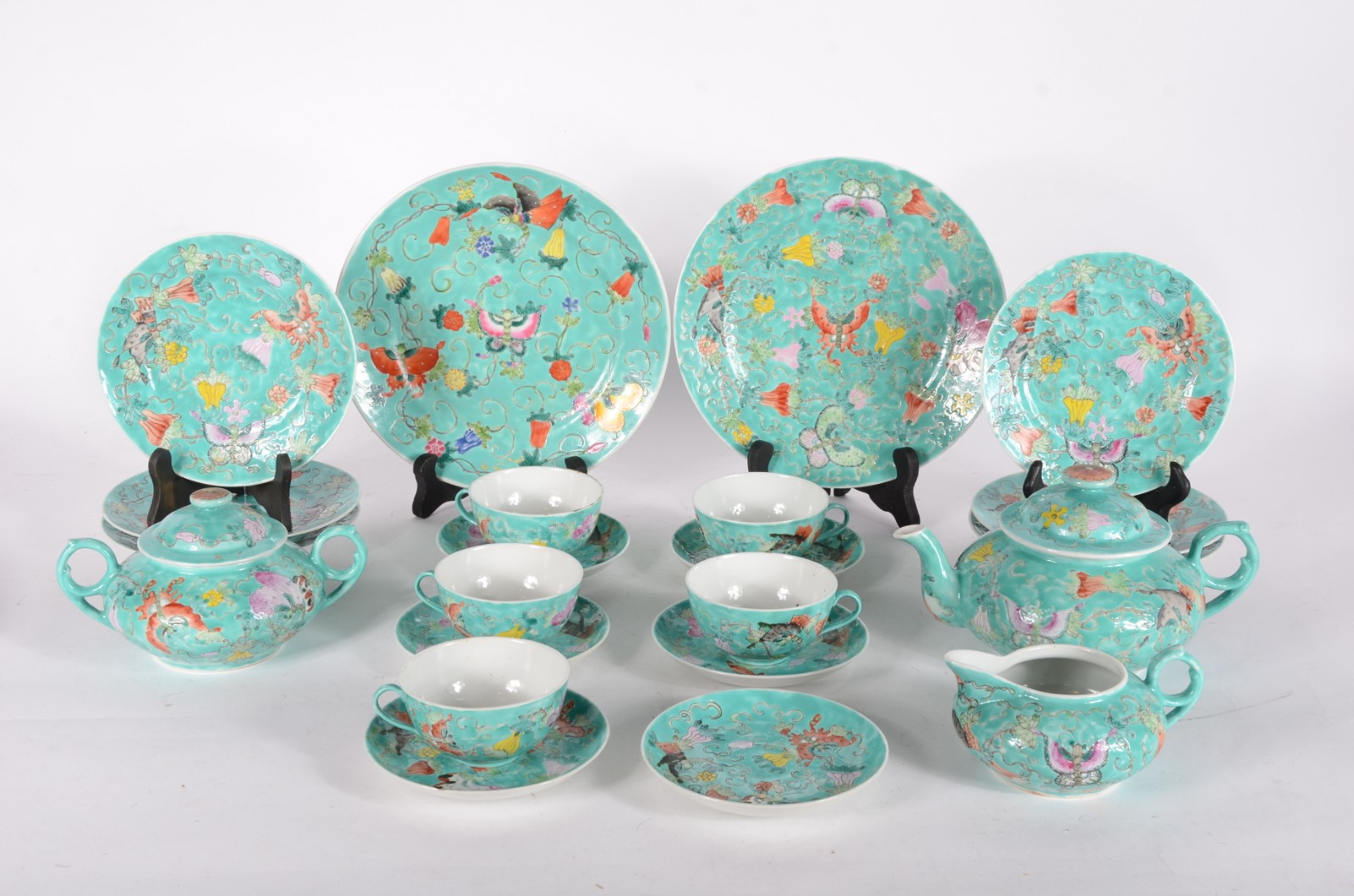 Serviço de porcelana oriental, composto de: 5 xícaras com pires, 6... - foto 1 de 5