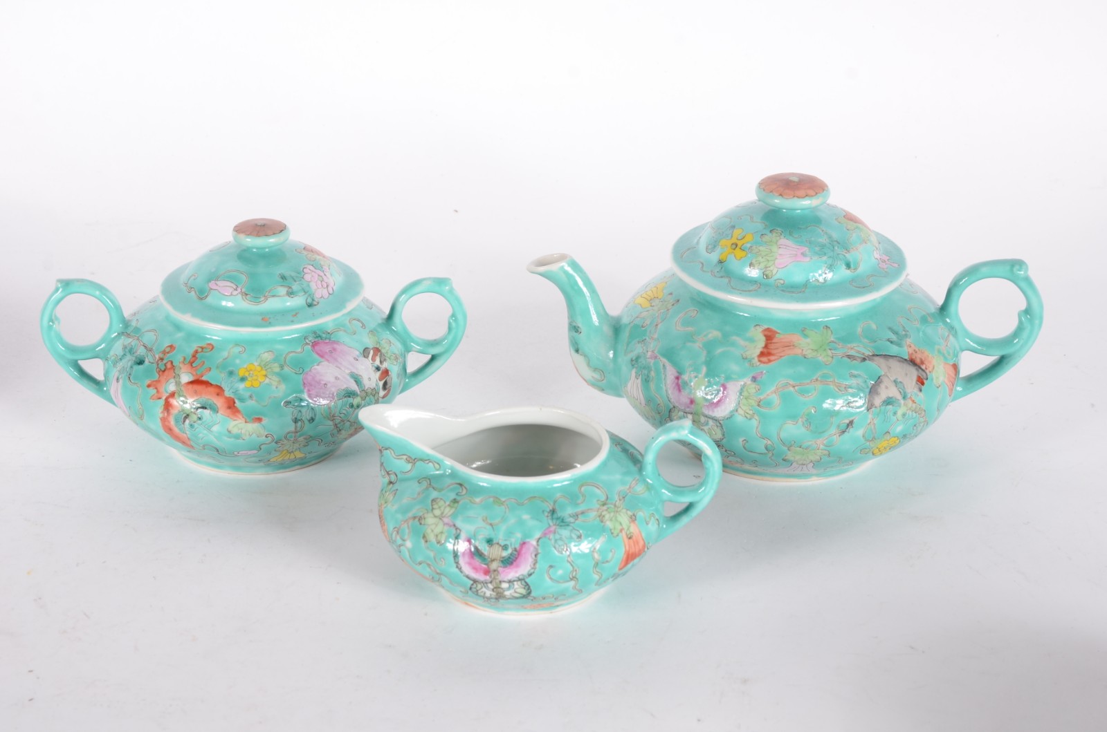 Serviço de porcelana oriental, composto de: 5 xícaras com pires, 6... - foto 2 de 5