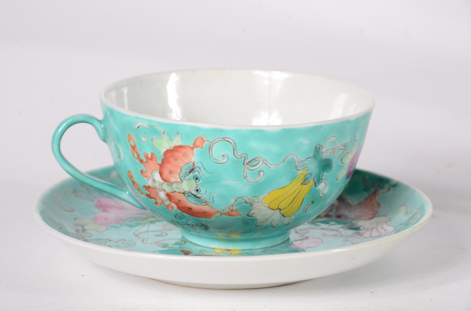 Serviço de porcelana oriental, composto de: 5 xícaras com pires, 6... - foto 3 de 5