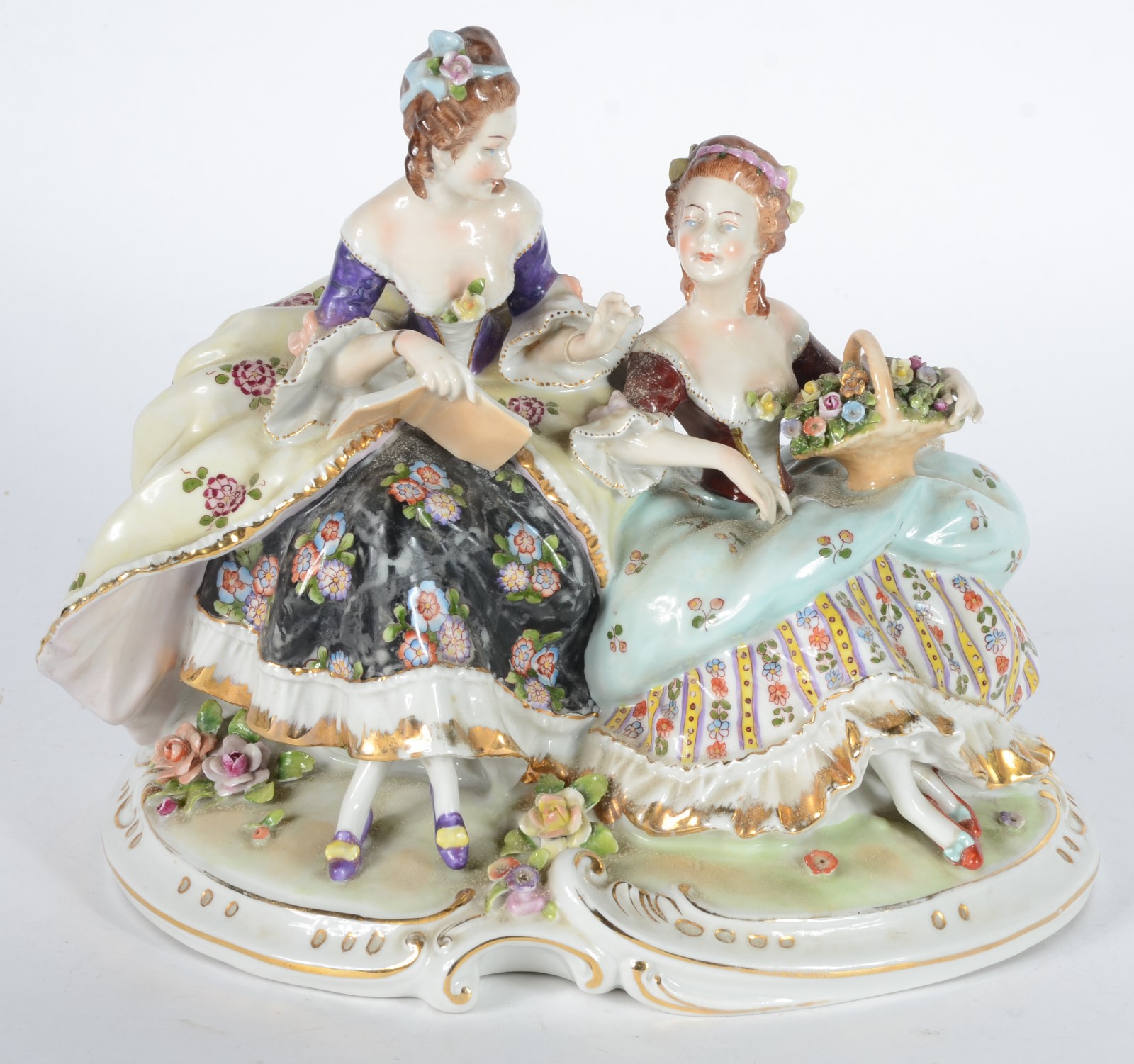 Grupo escultórico de porcelana europeia policromada representando... - foto 1 de 6
