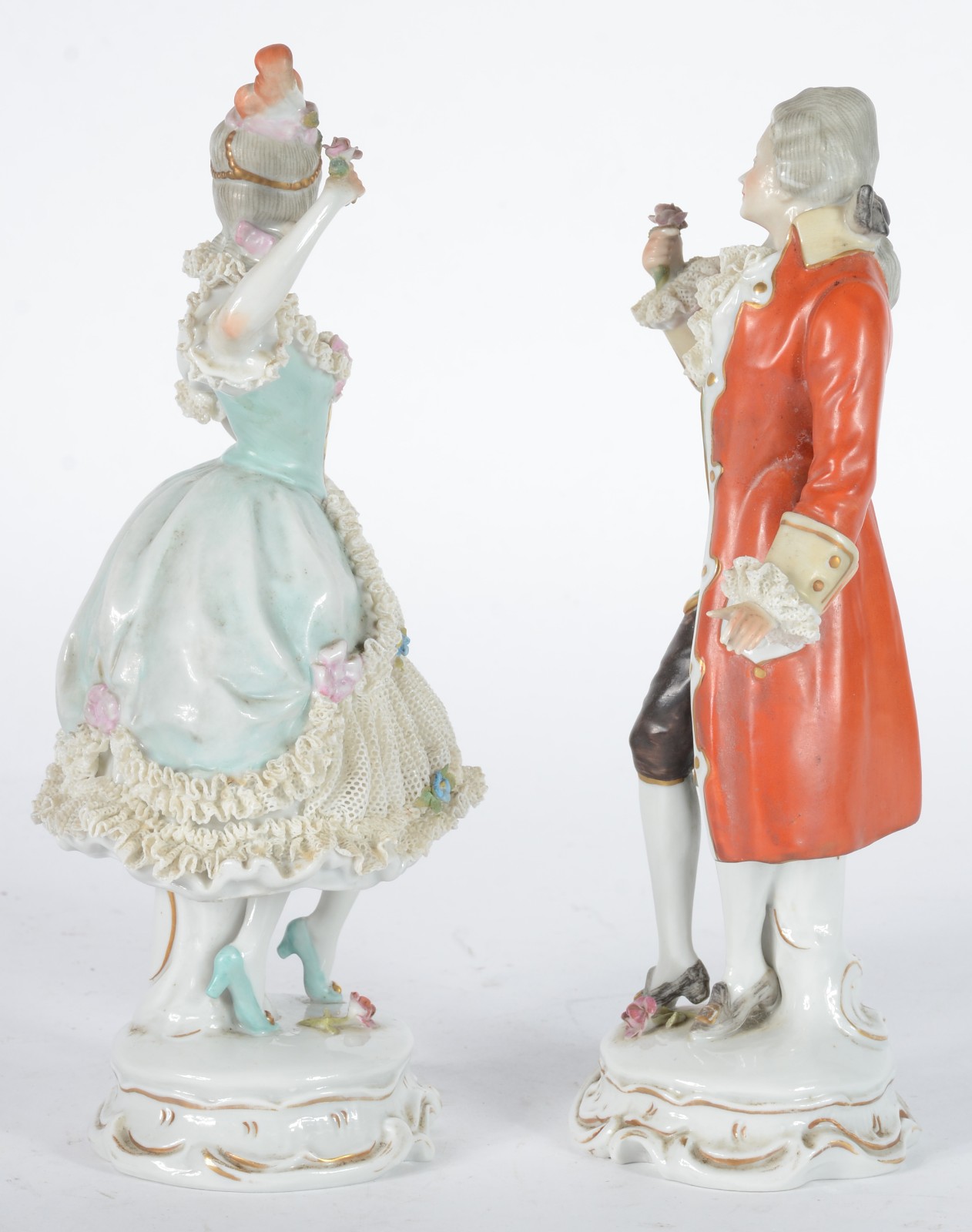 Duas estatuetas de porcelana europeia policromada representando... - foto 3 de 6
