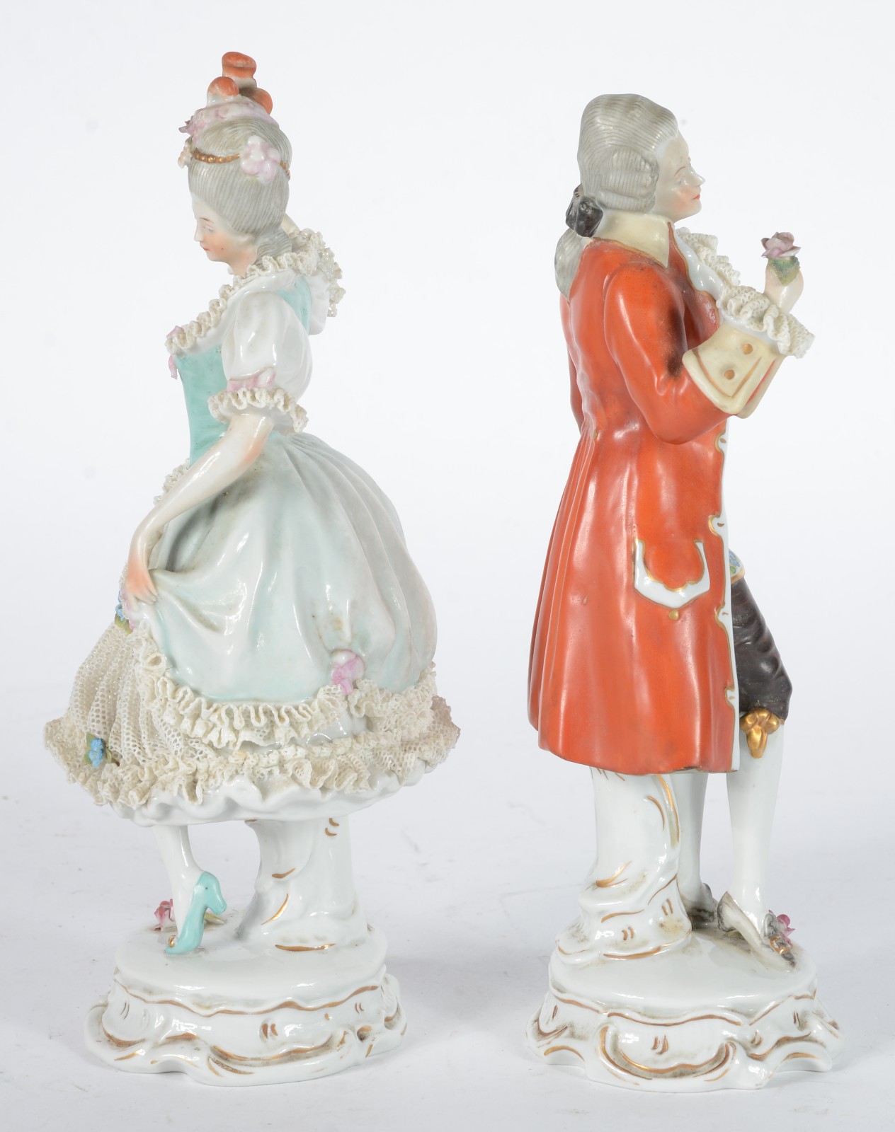 Duas estatuetas de porcelana europeia policromada representando... - foto 4 de 6