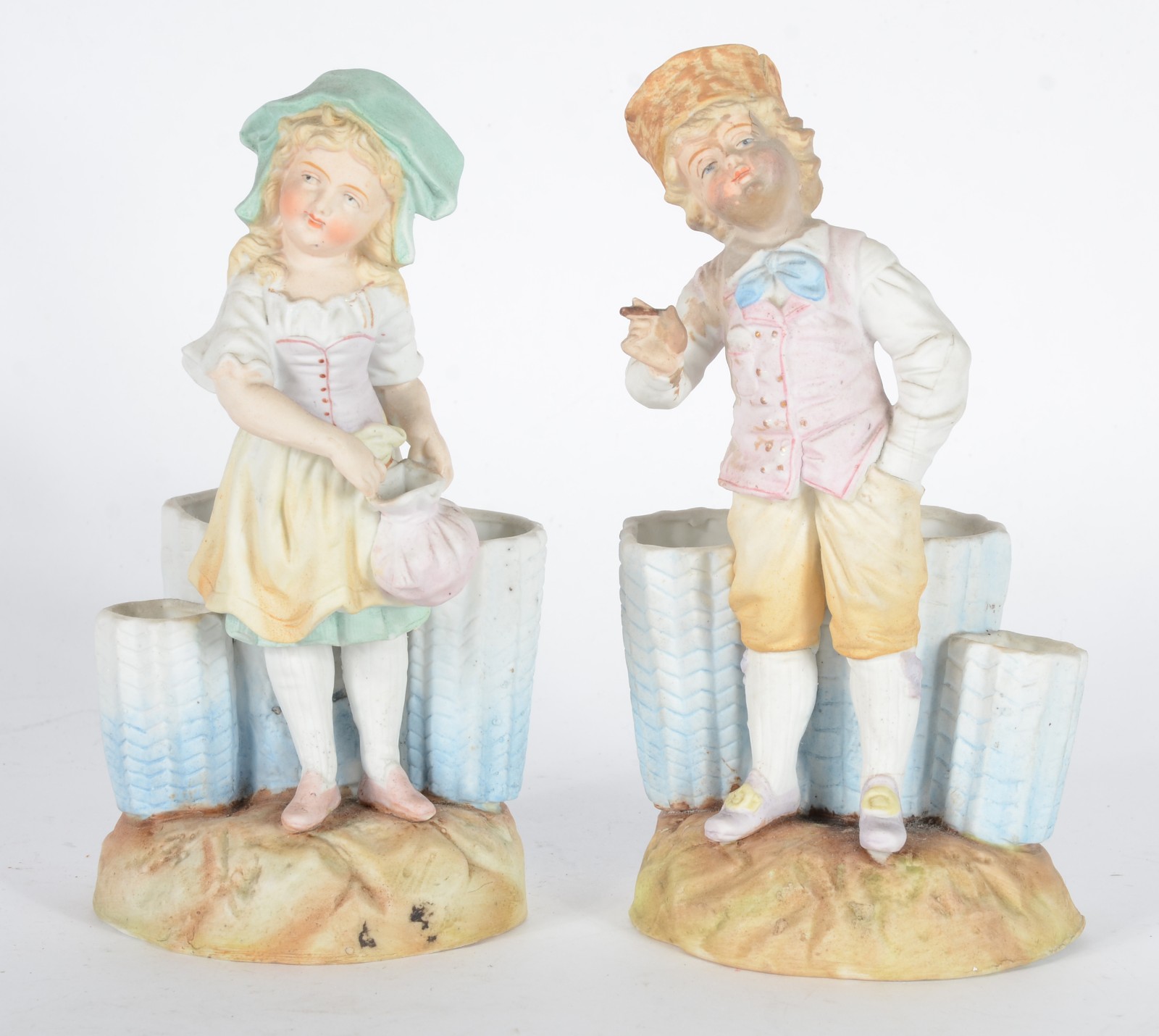 Par de floreiras de biscuit representando casal de crianças em... - foto 1 de 6