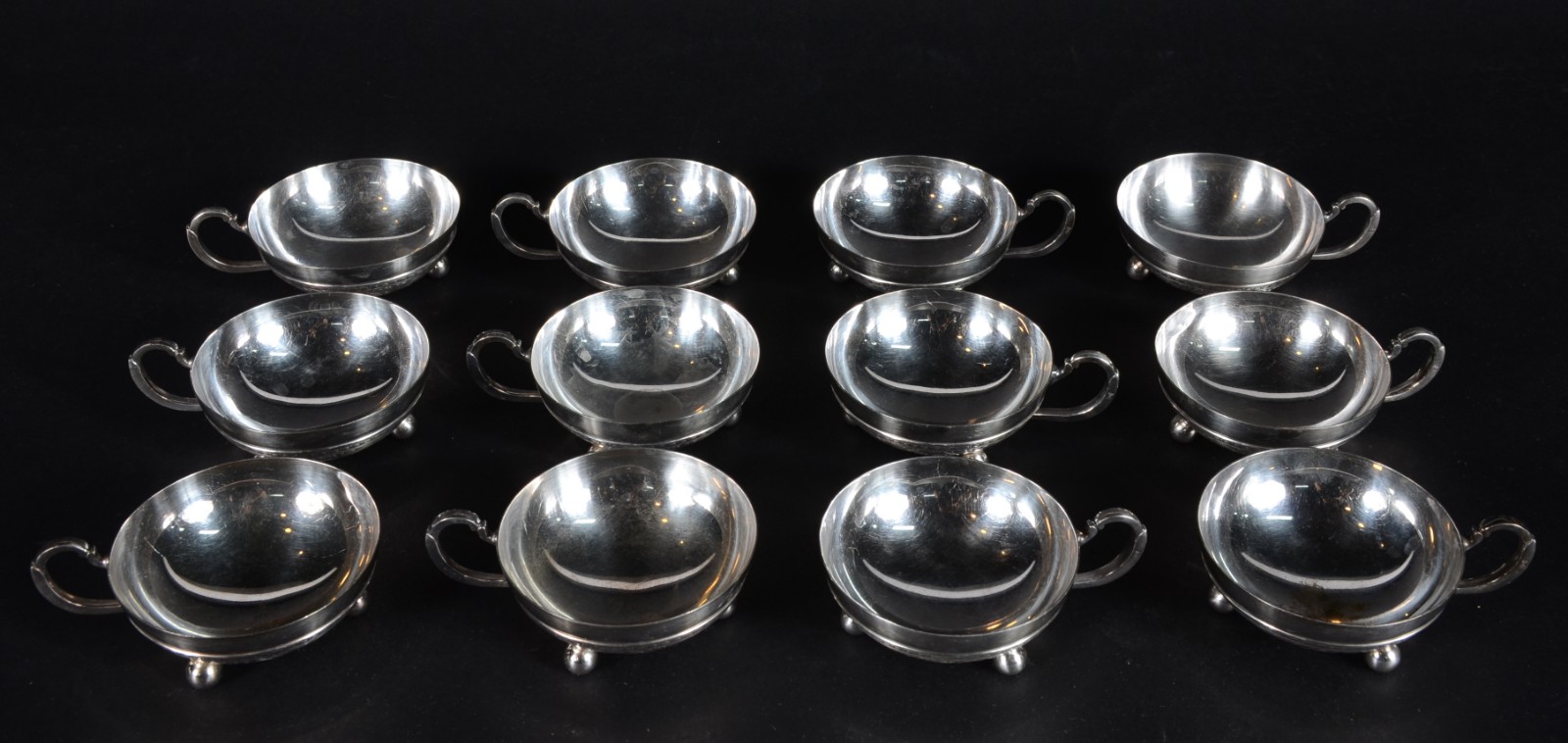 Conjunto com 12 taças de sorvete com colher. - foto 1 de 4