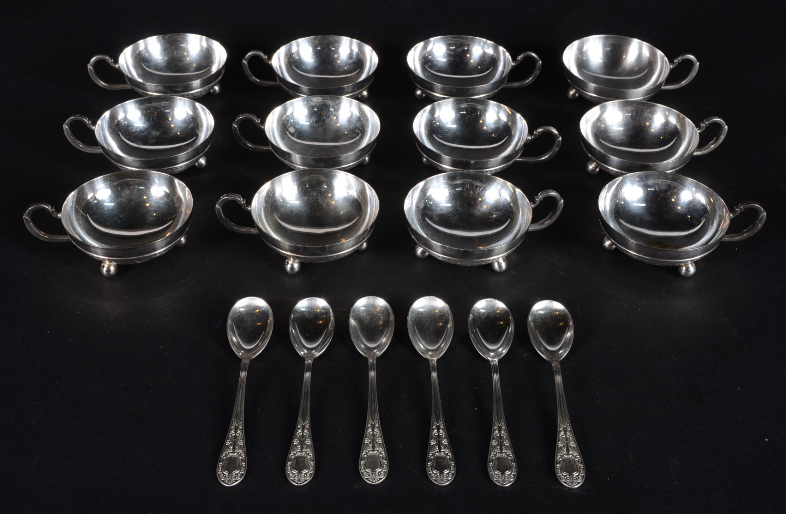 Conjunto com 12 taças de sorvete com colher. - foto 2 de 4